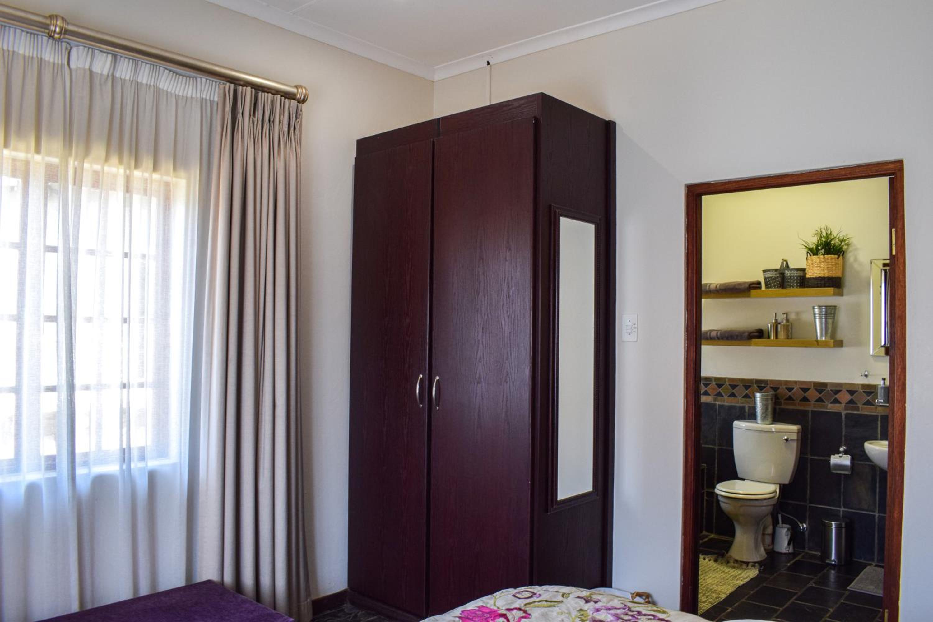 Four-Bedroom House - Photo 32