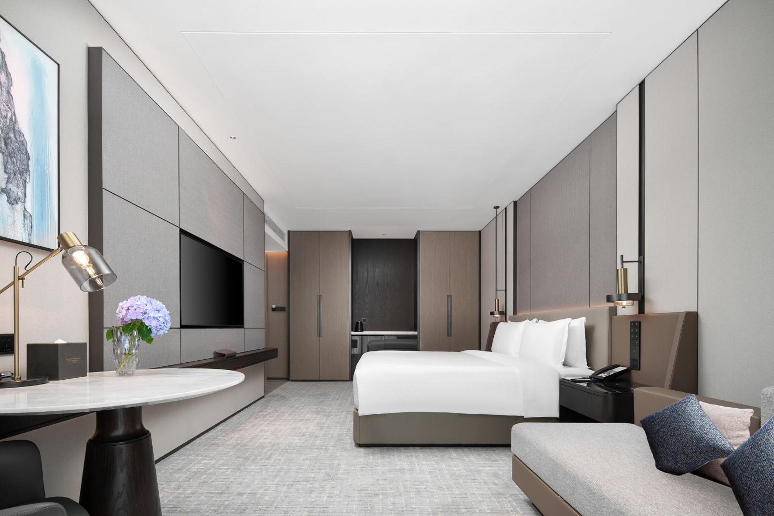 Deluxe King Room photo 2
