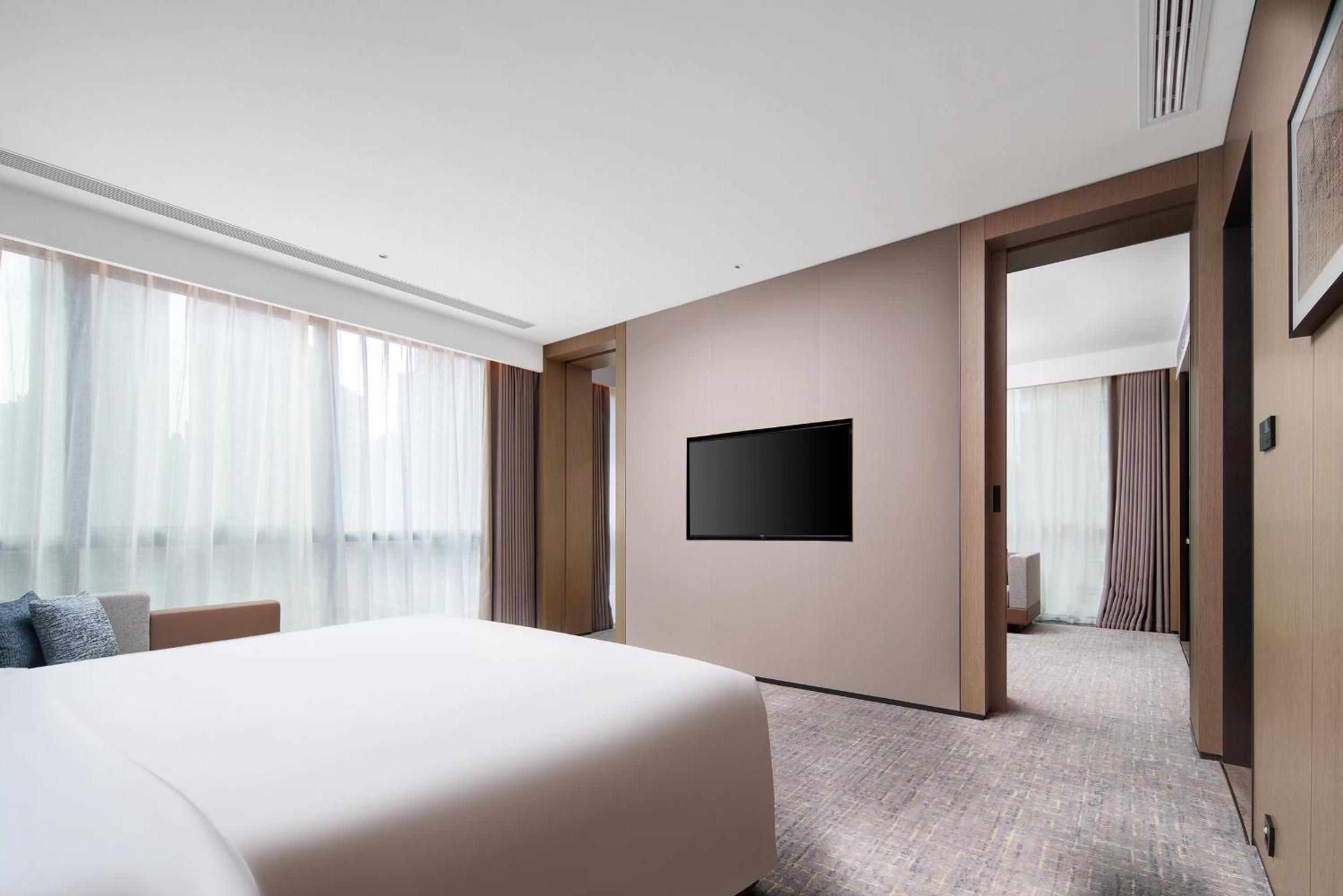 Superior King Suite photo 2