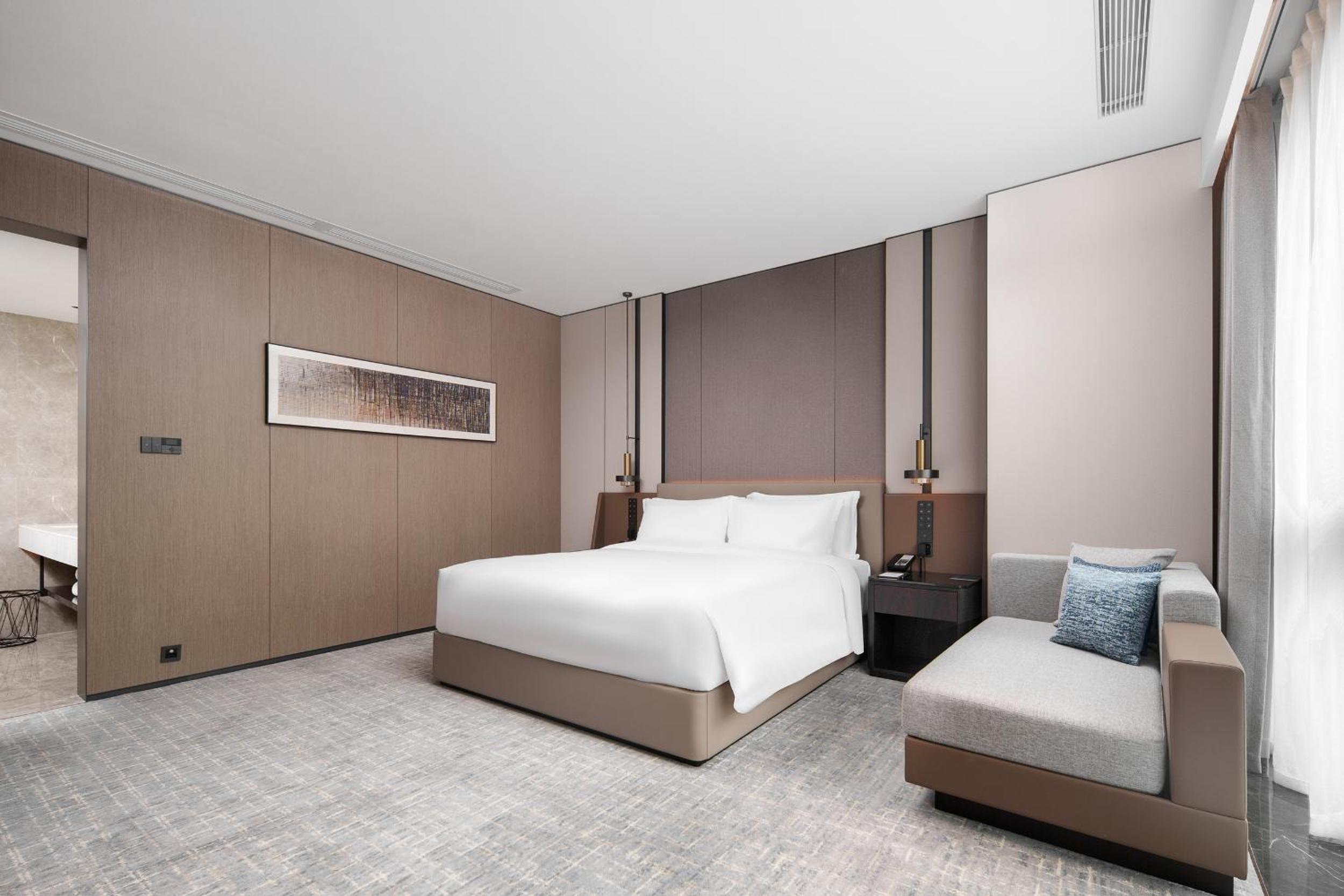 Superior King Suite photo 1