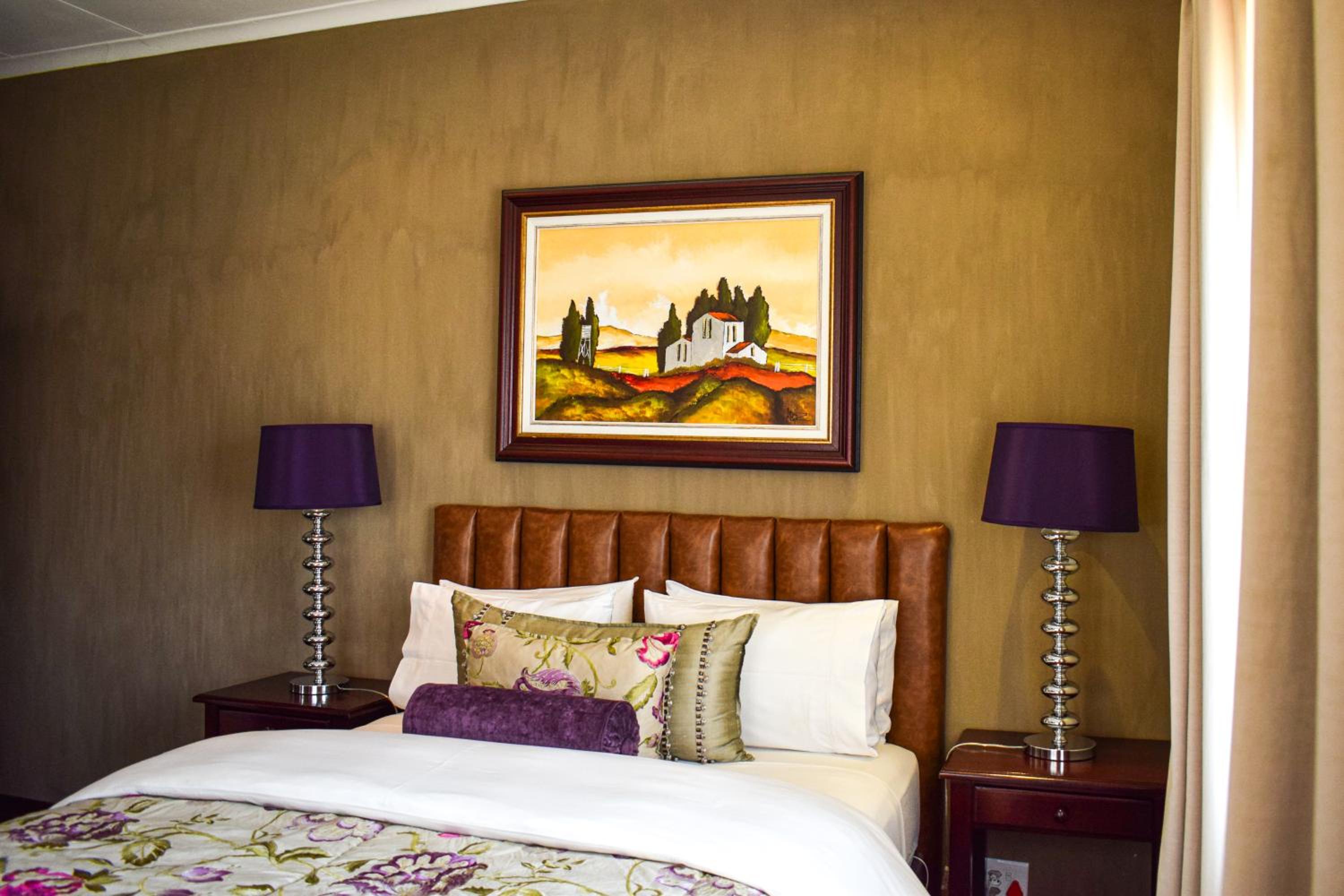 Four-Bedroom House - Photo 36