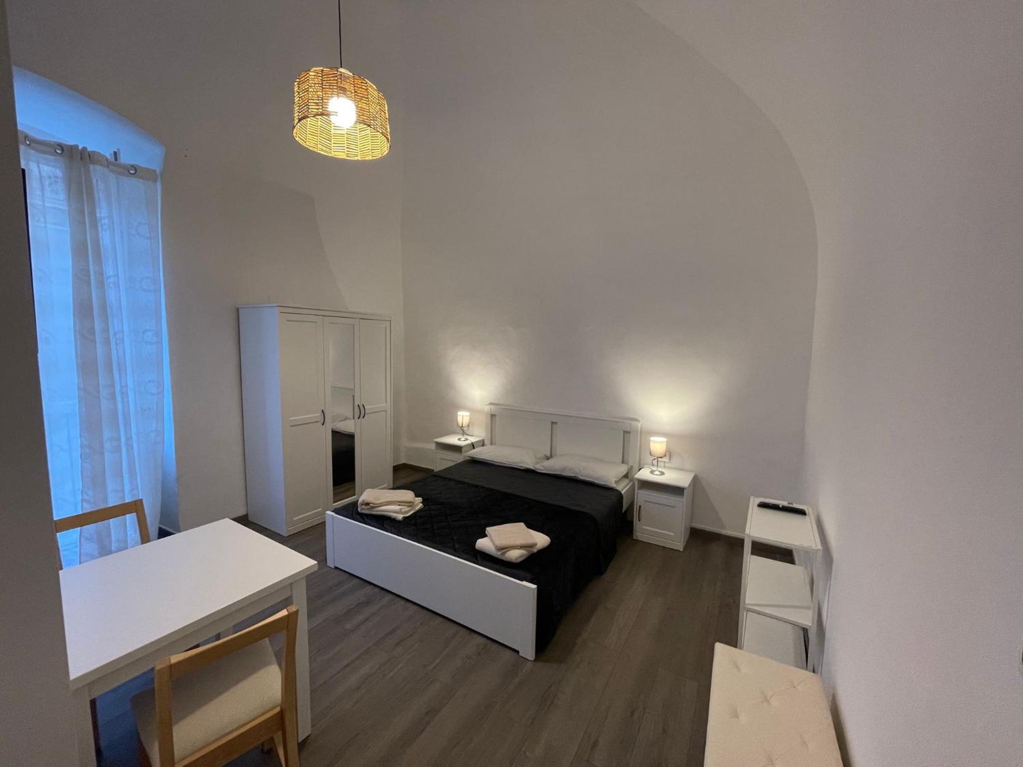 One-Bedroom Apartment photo 1