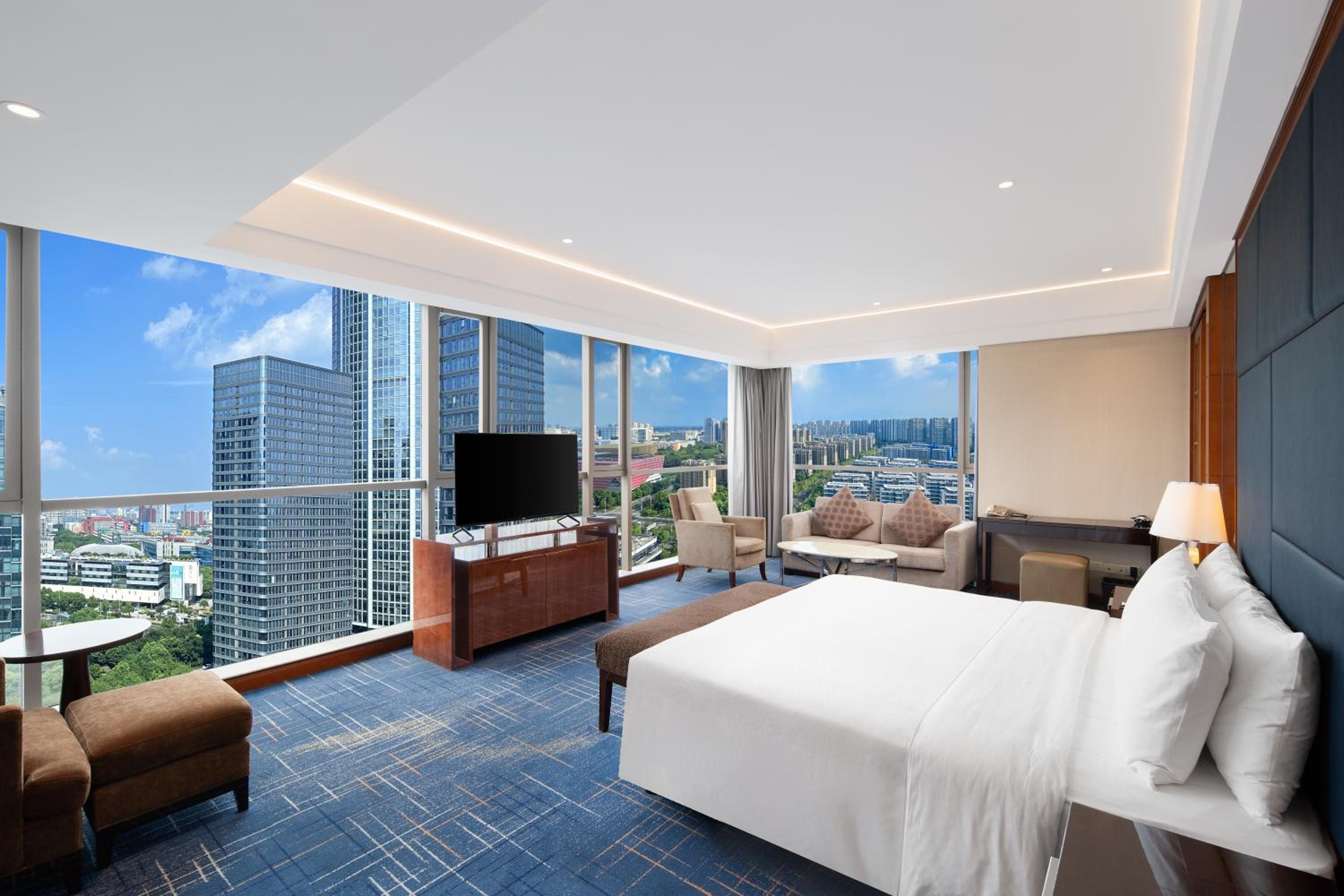 Executive Suite - Photo 3