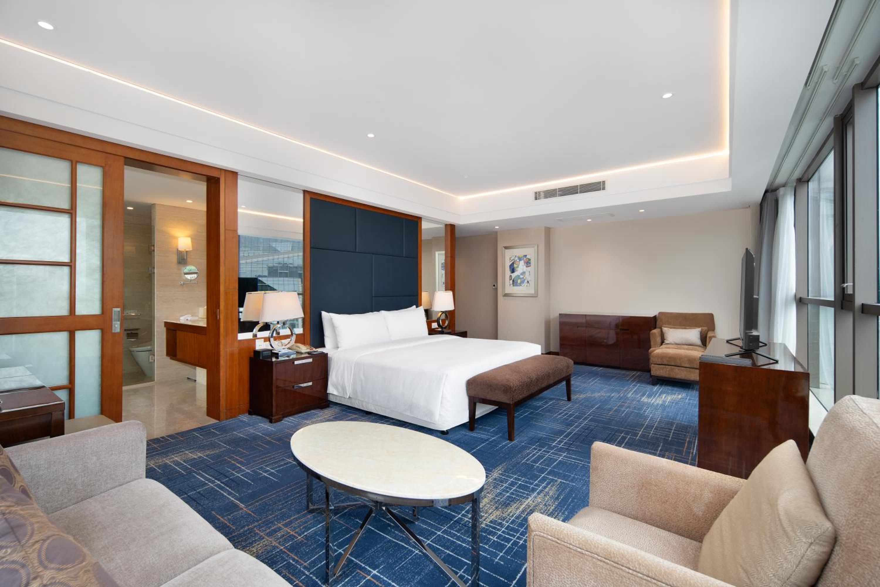 Executive Suite - Photo 4