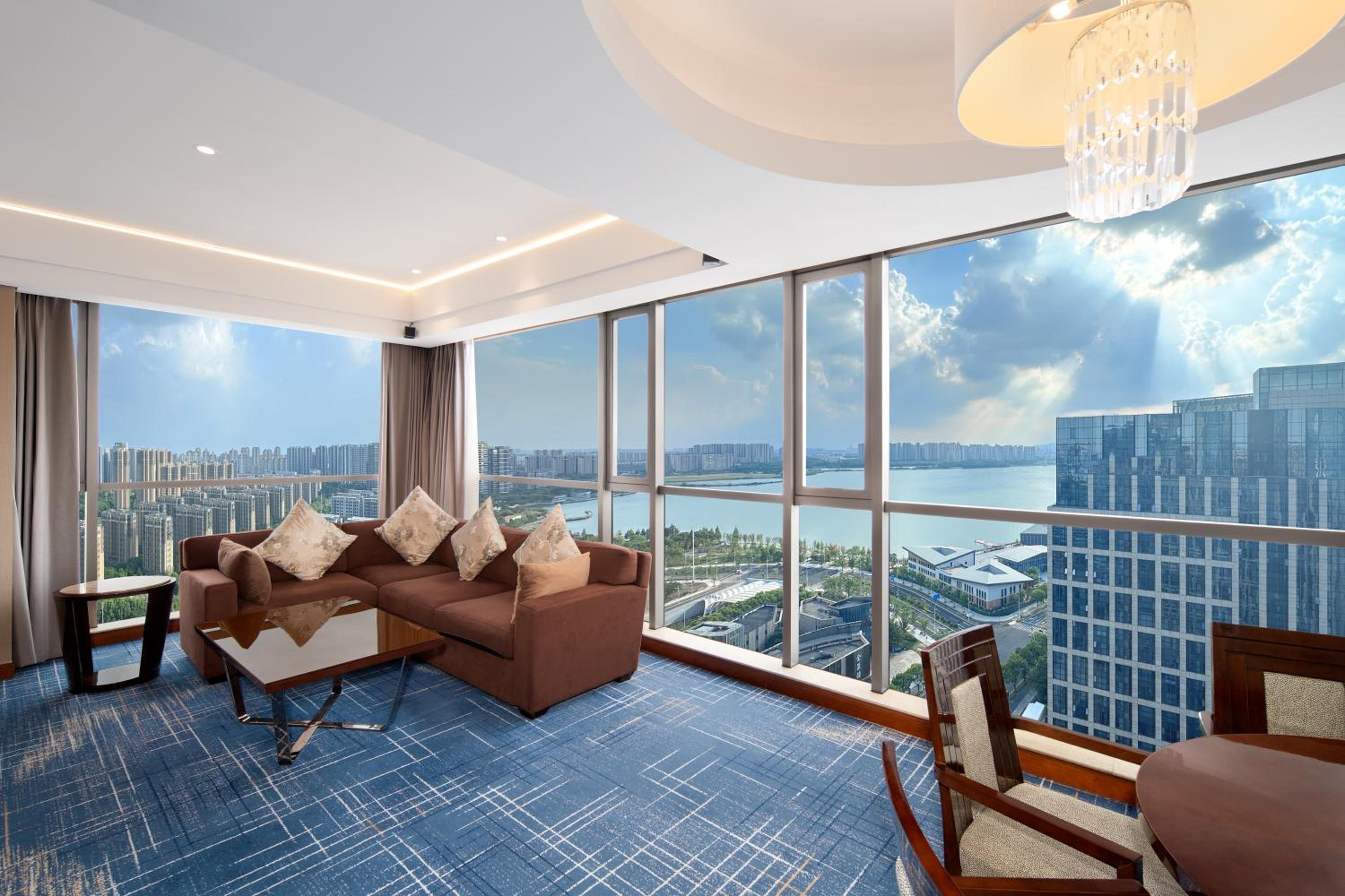 Executive Suite - Photo 1