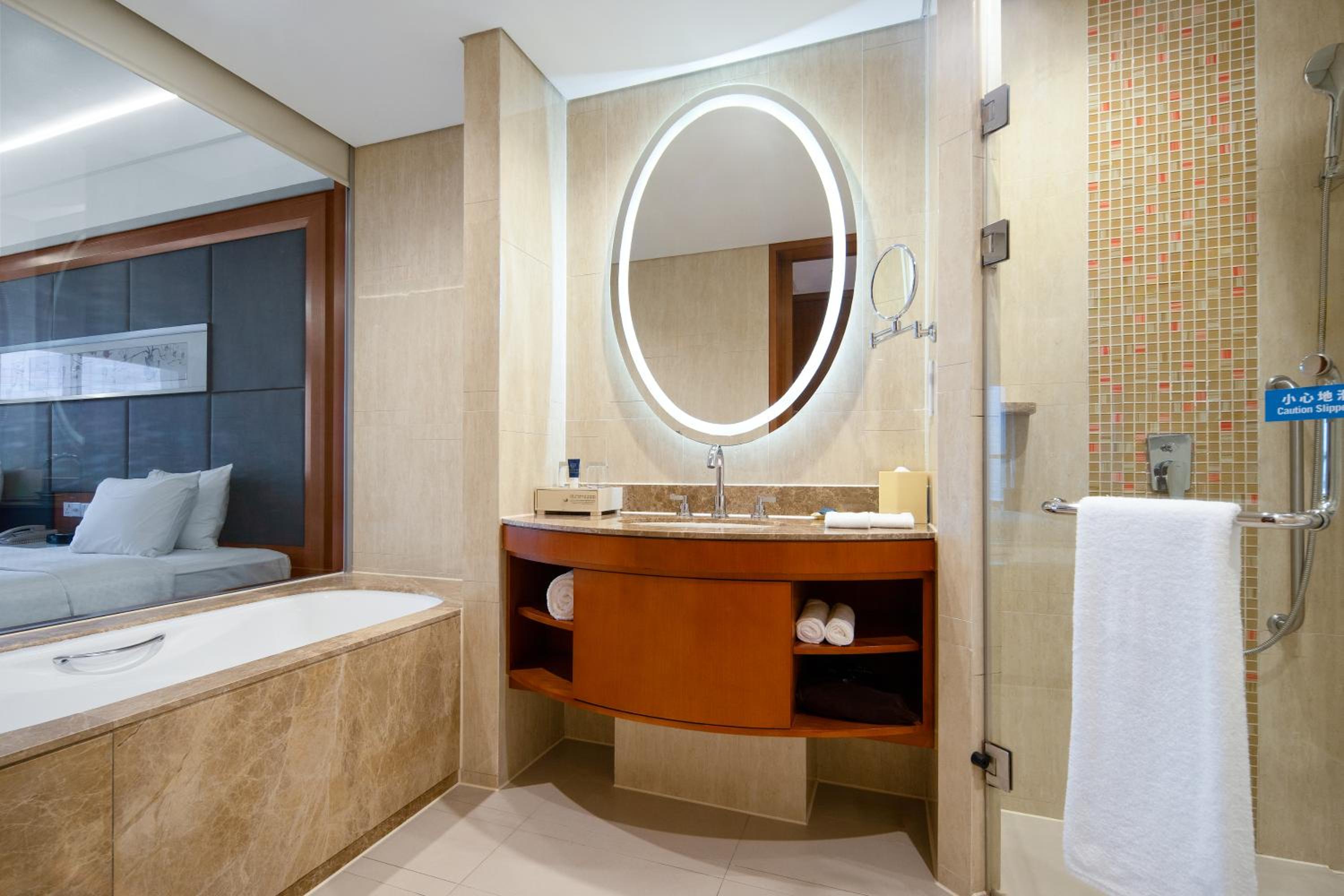 Four Points King Room - Photo 4