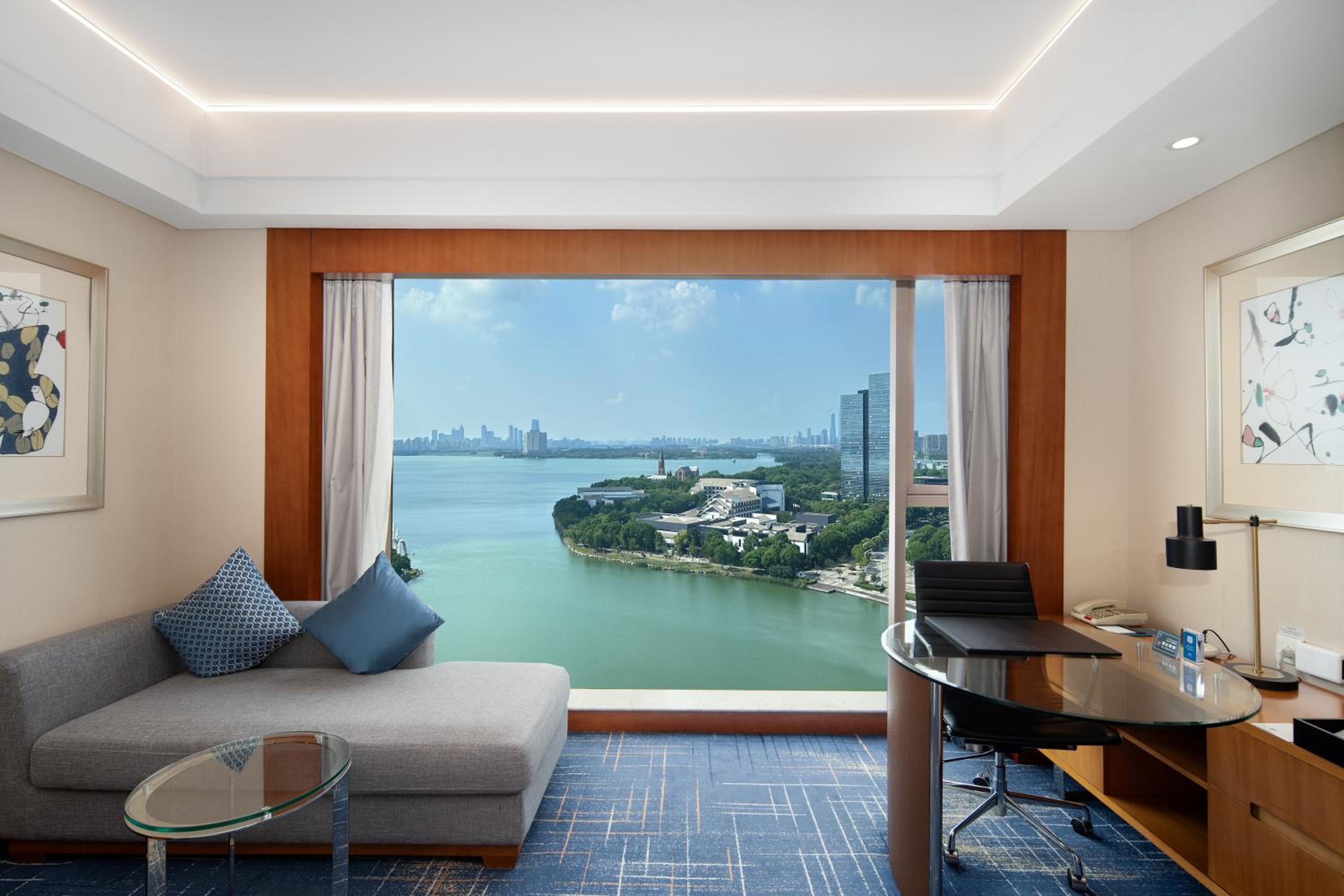 Lake View King Room - Photo 2