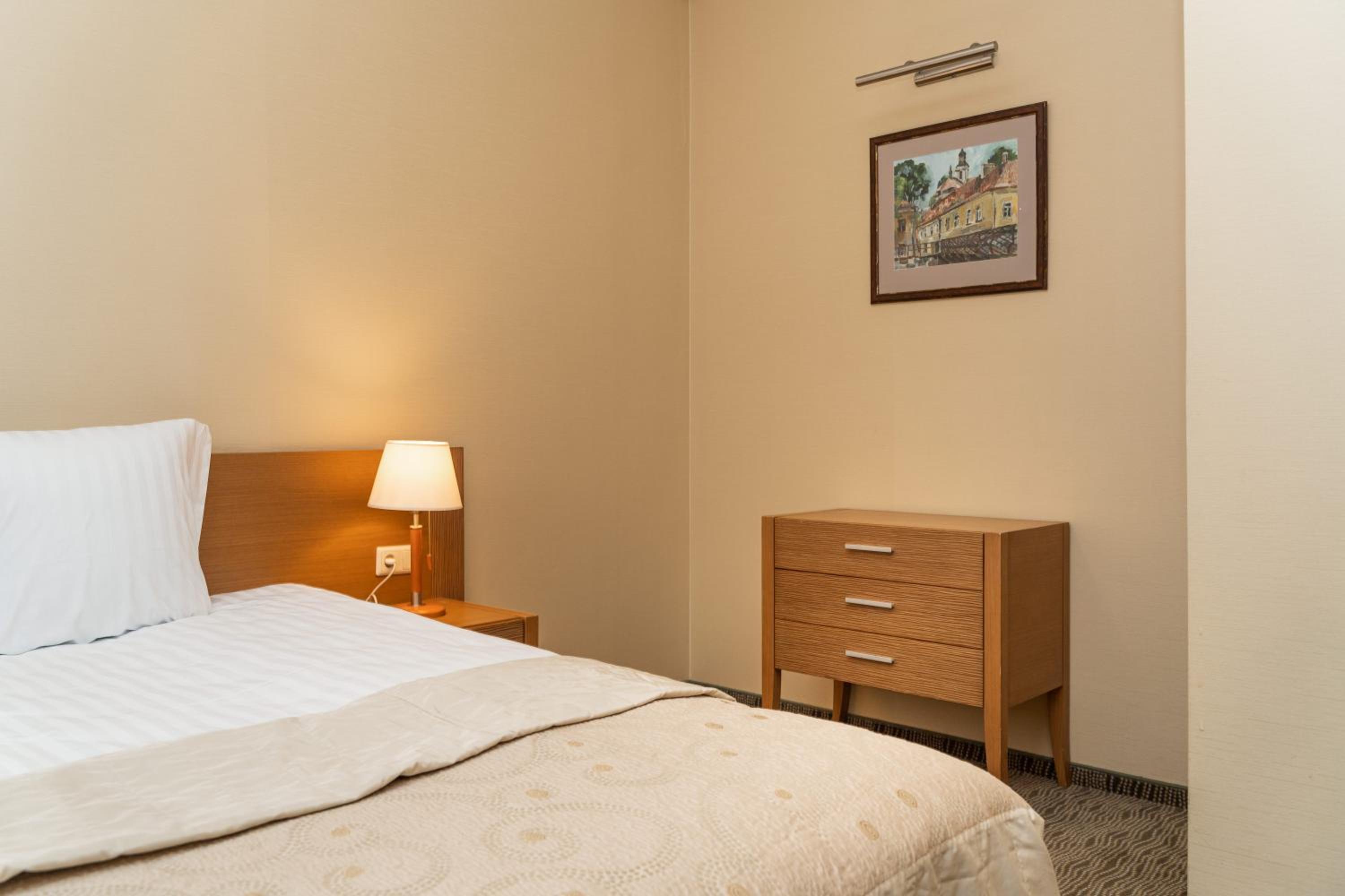 Deluxe Room - Photo 6
