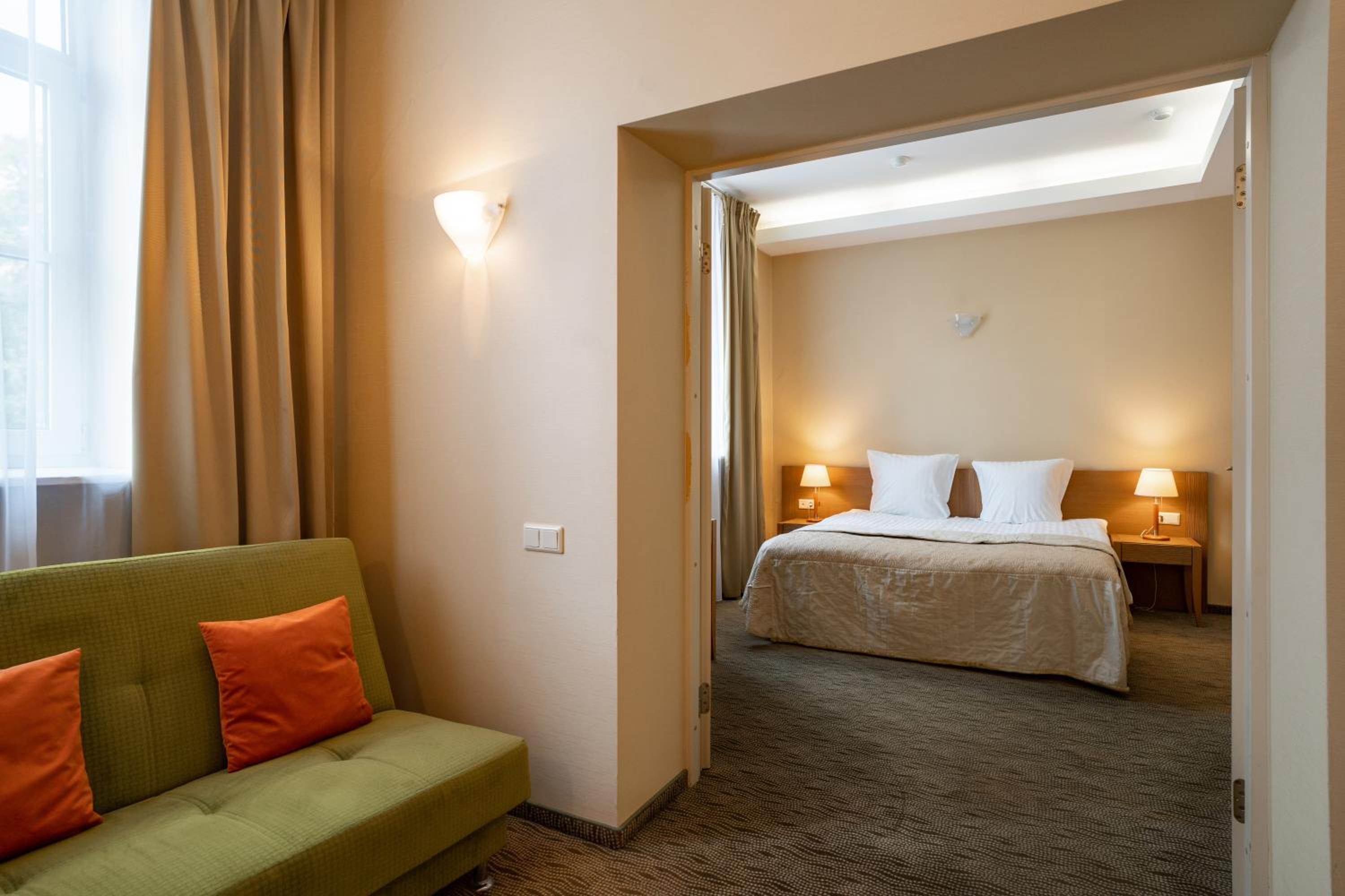 Deluxe Room - Photo 7