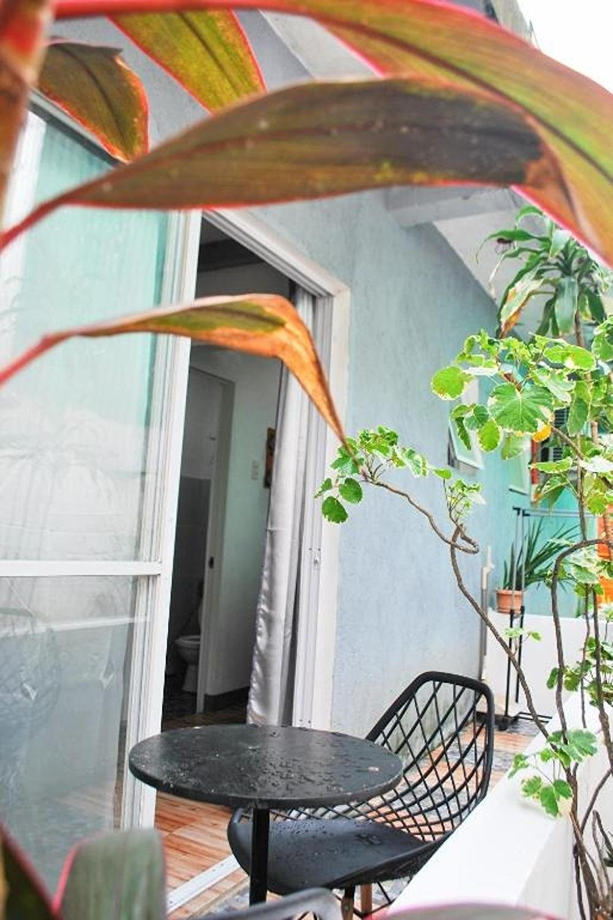 Quadruple Room with Balcony - Photo 4