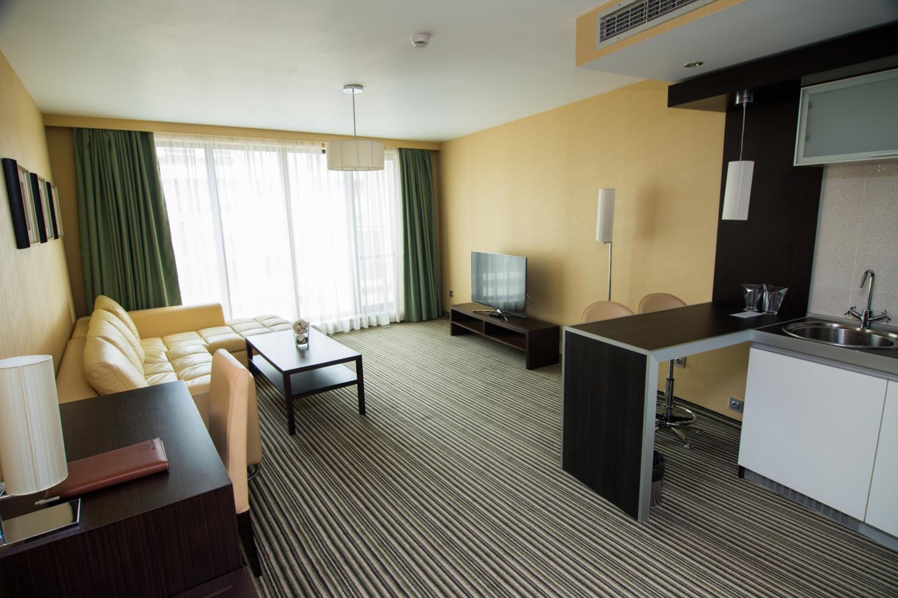 One-Bedroom Apartment with Queen Bed and Terrace photo 1