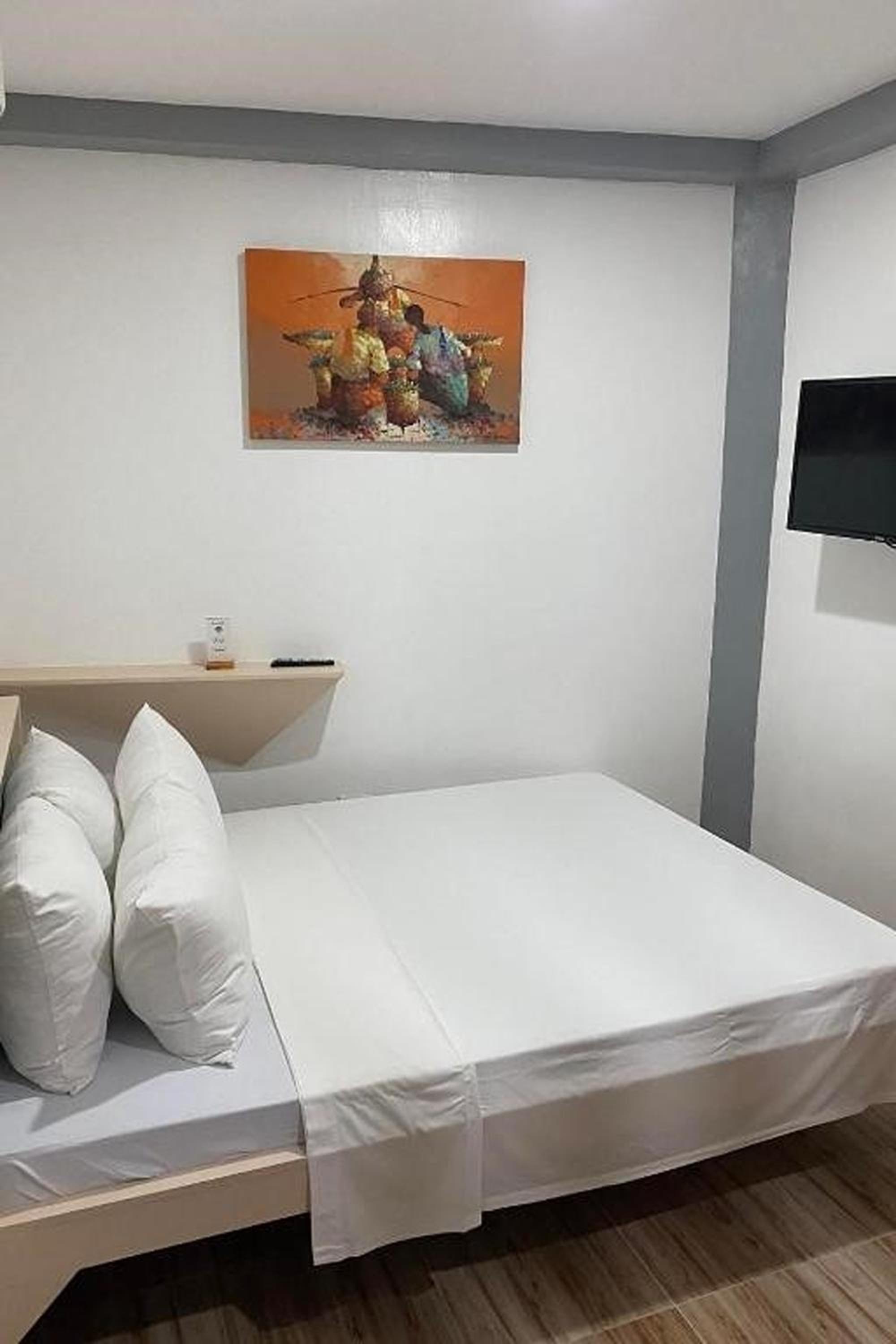 Standard Queen Room - Photo 6