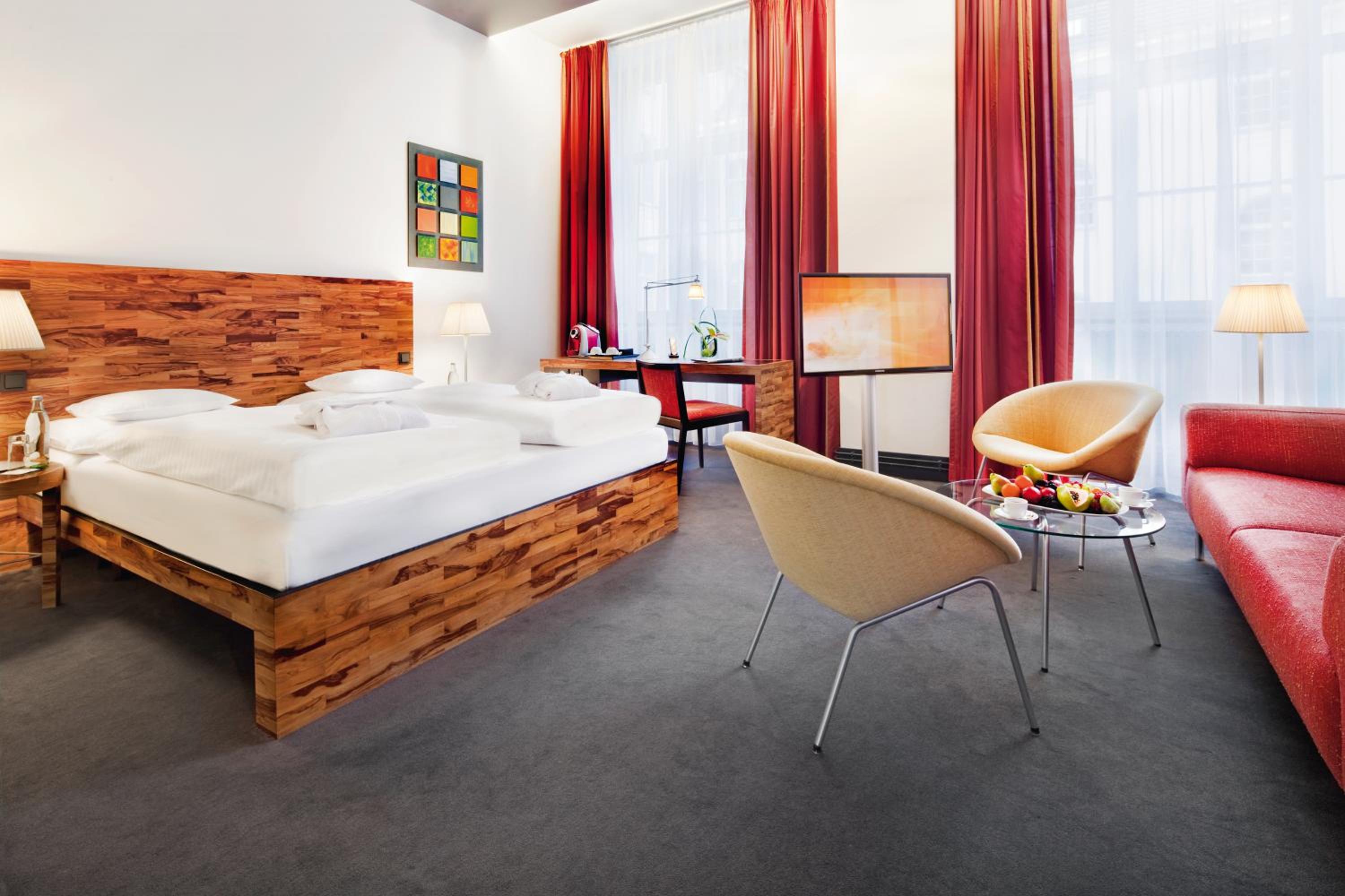 Junior King Suite photo 3