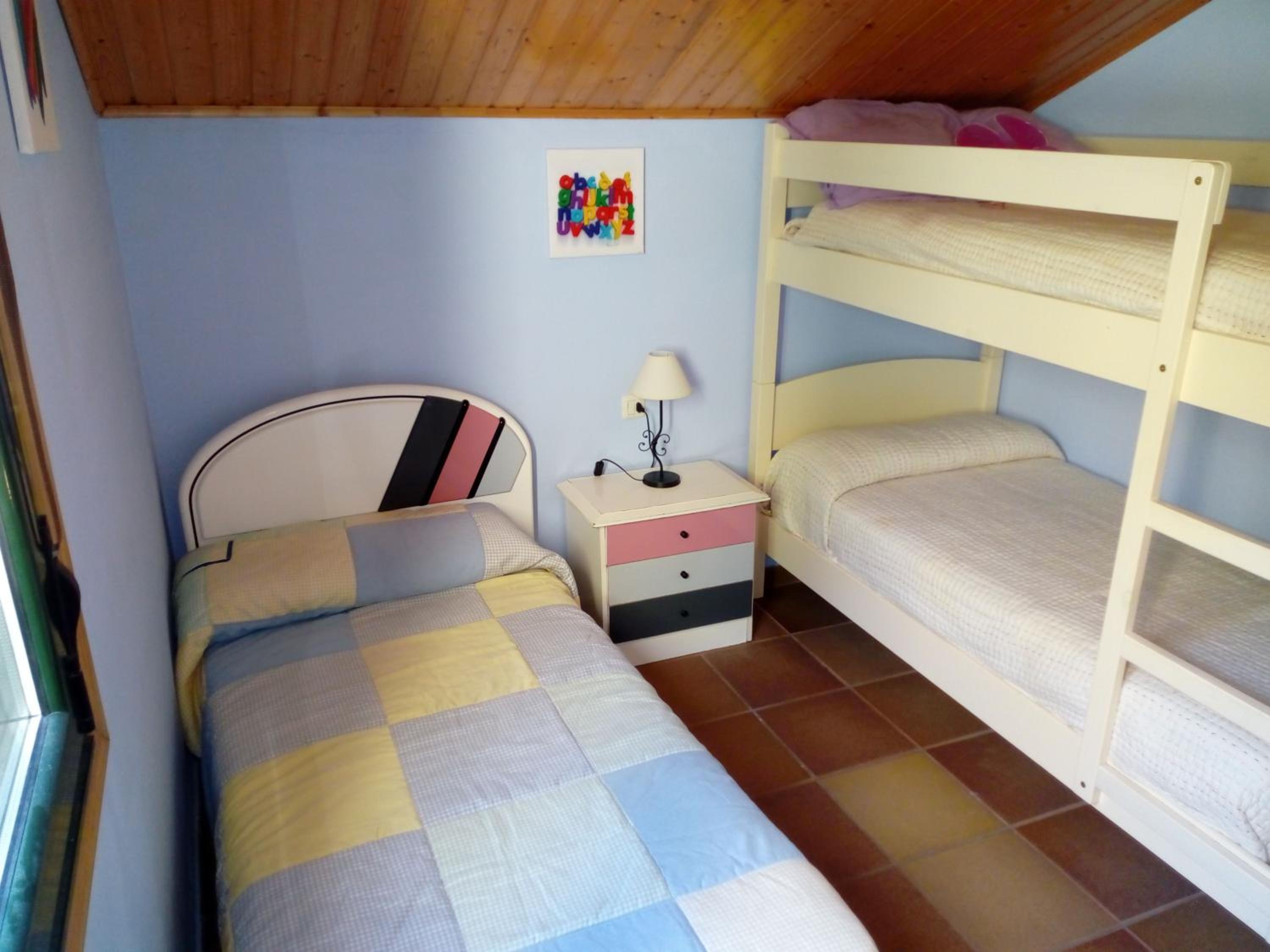 Five-Bedroom House photo 3