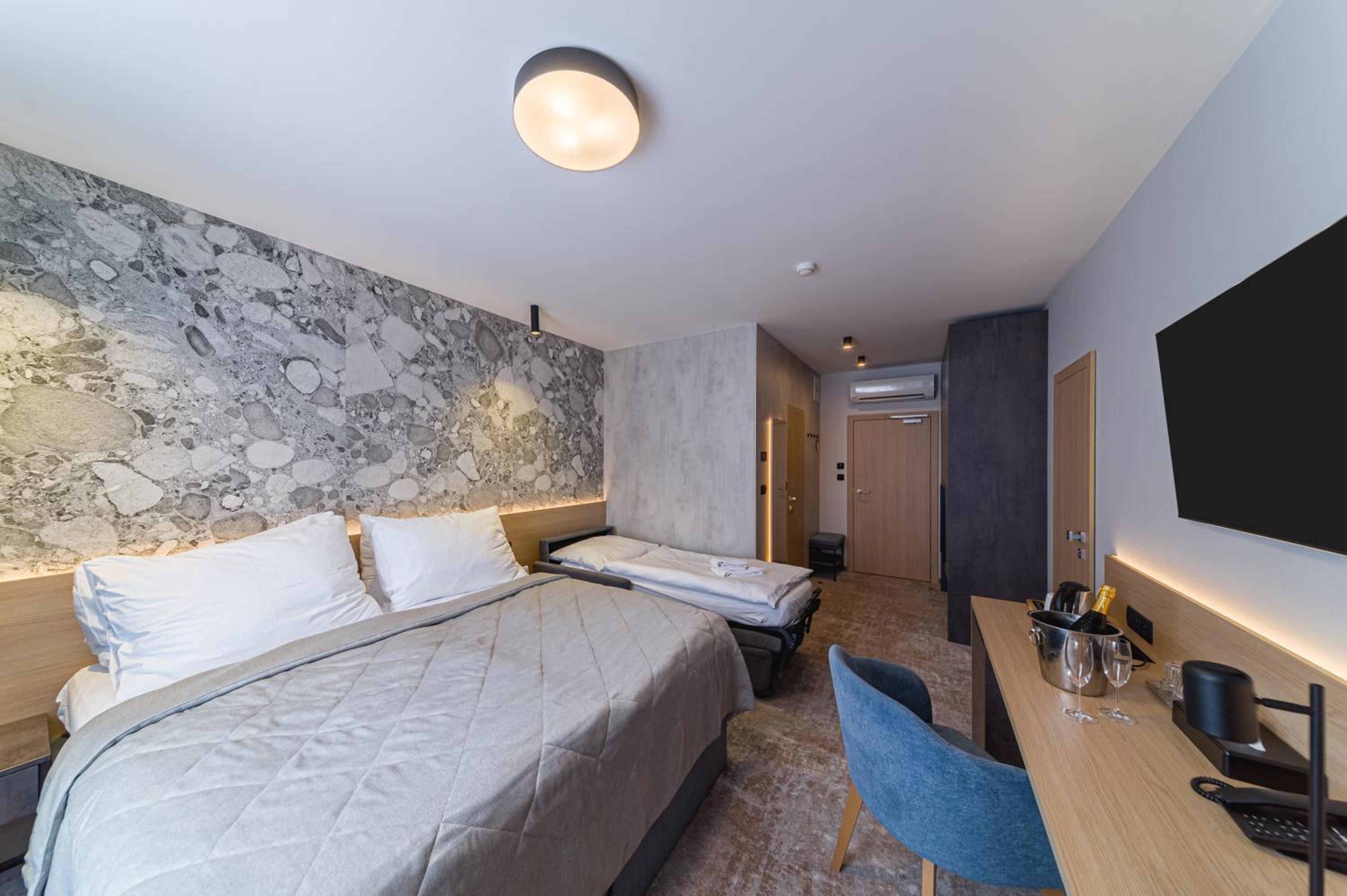 Exclusive Double or Twin Room with extra Bed and Aquapark access photo 1