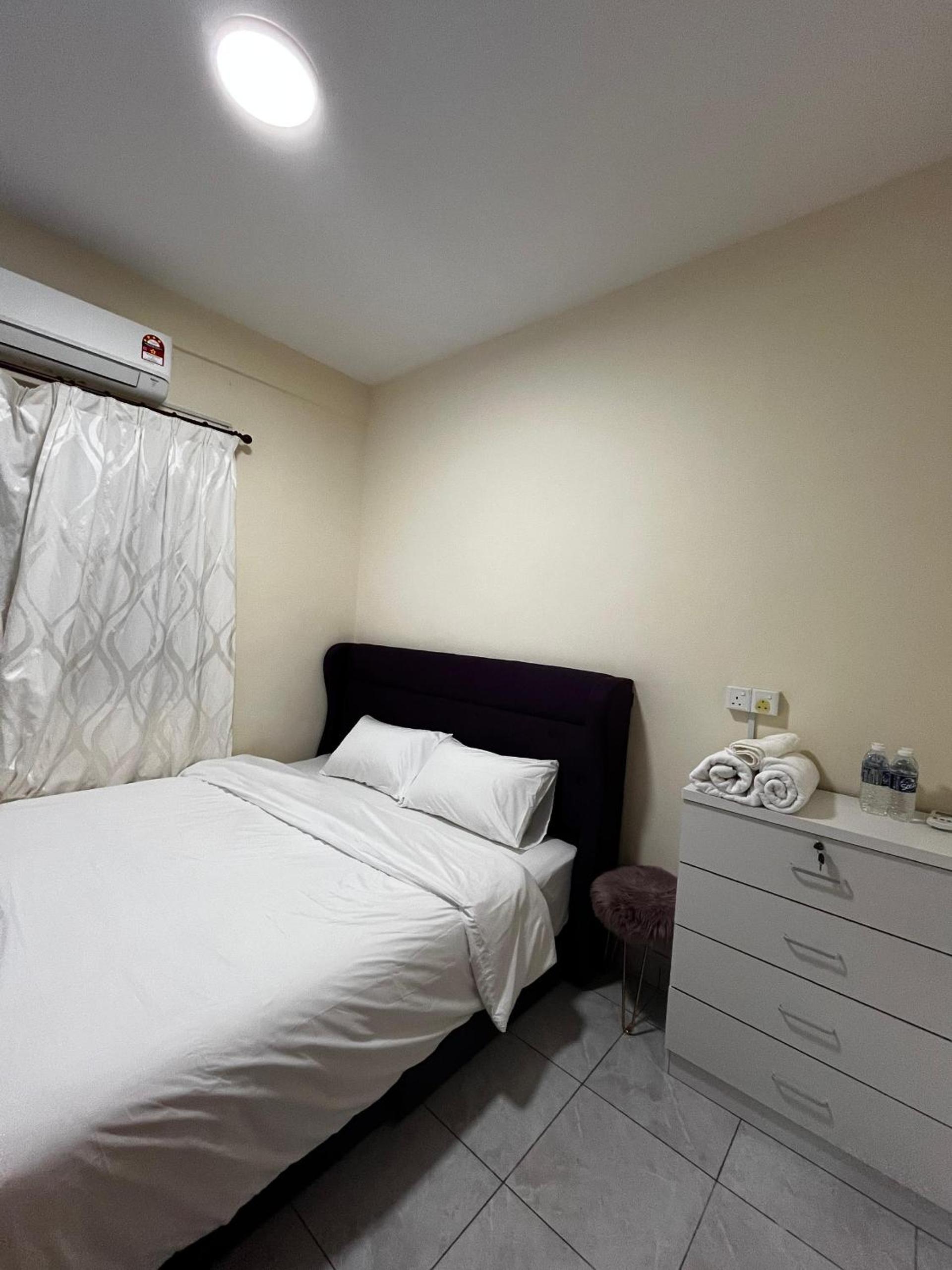 Three-Bedroom House photo 3