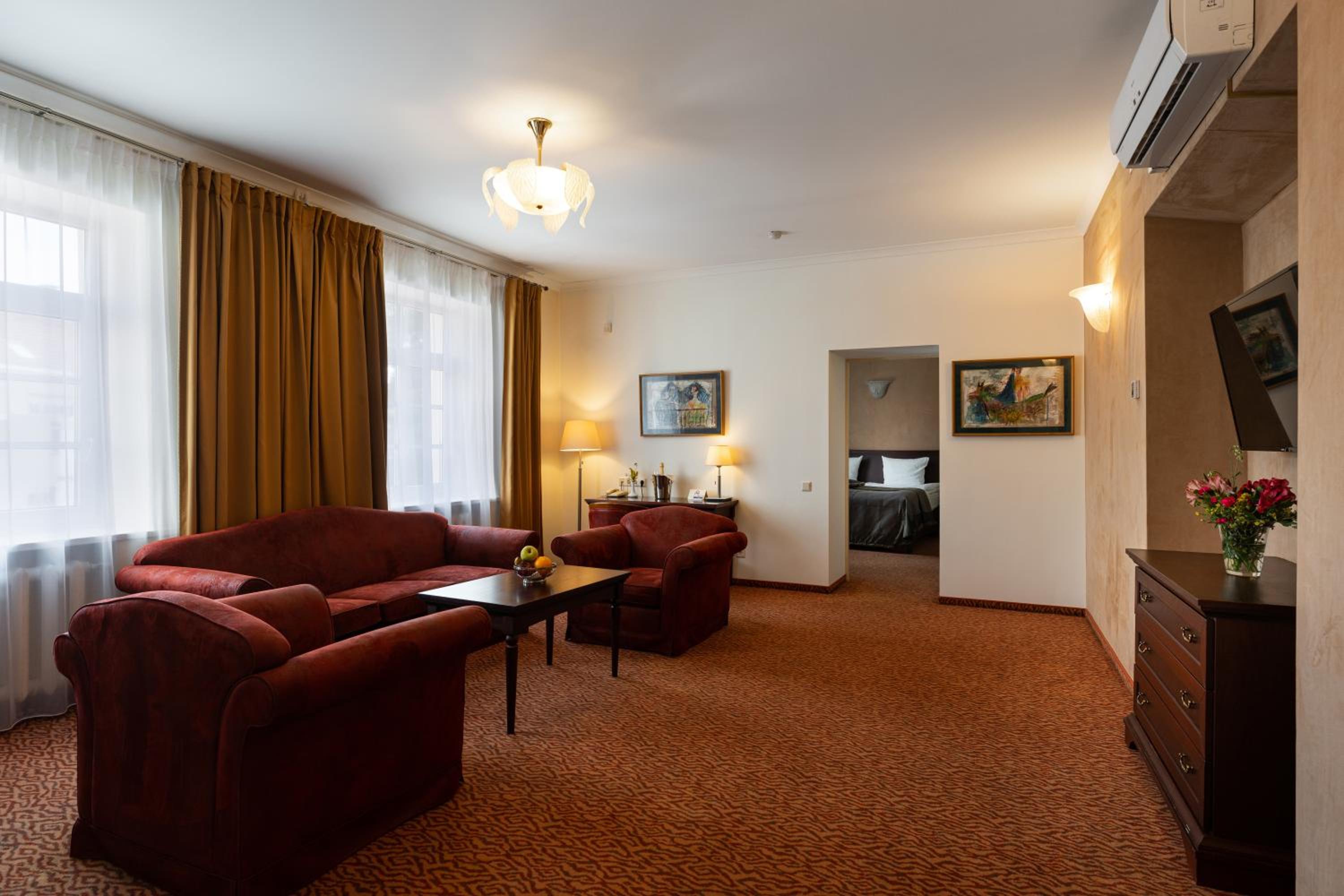 Suite - Photo 7