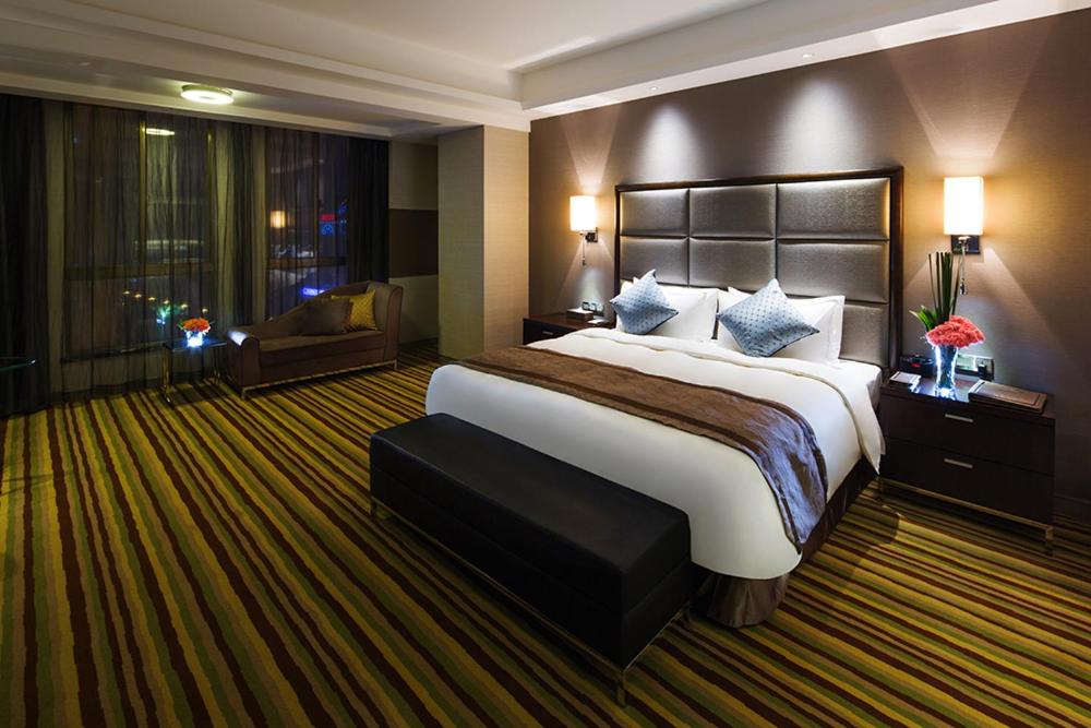 Deluxe Queen Room