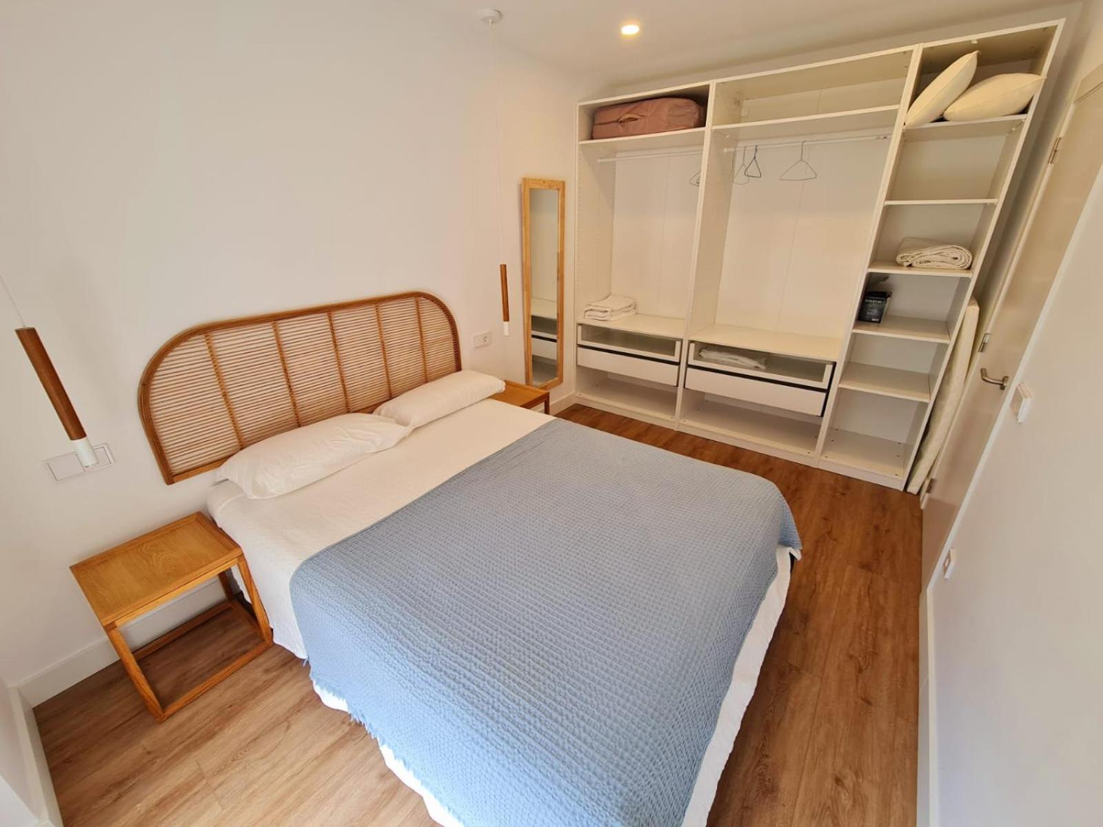 One-Bedroom Apartment - Photo 2