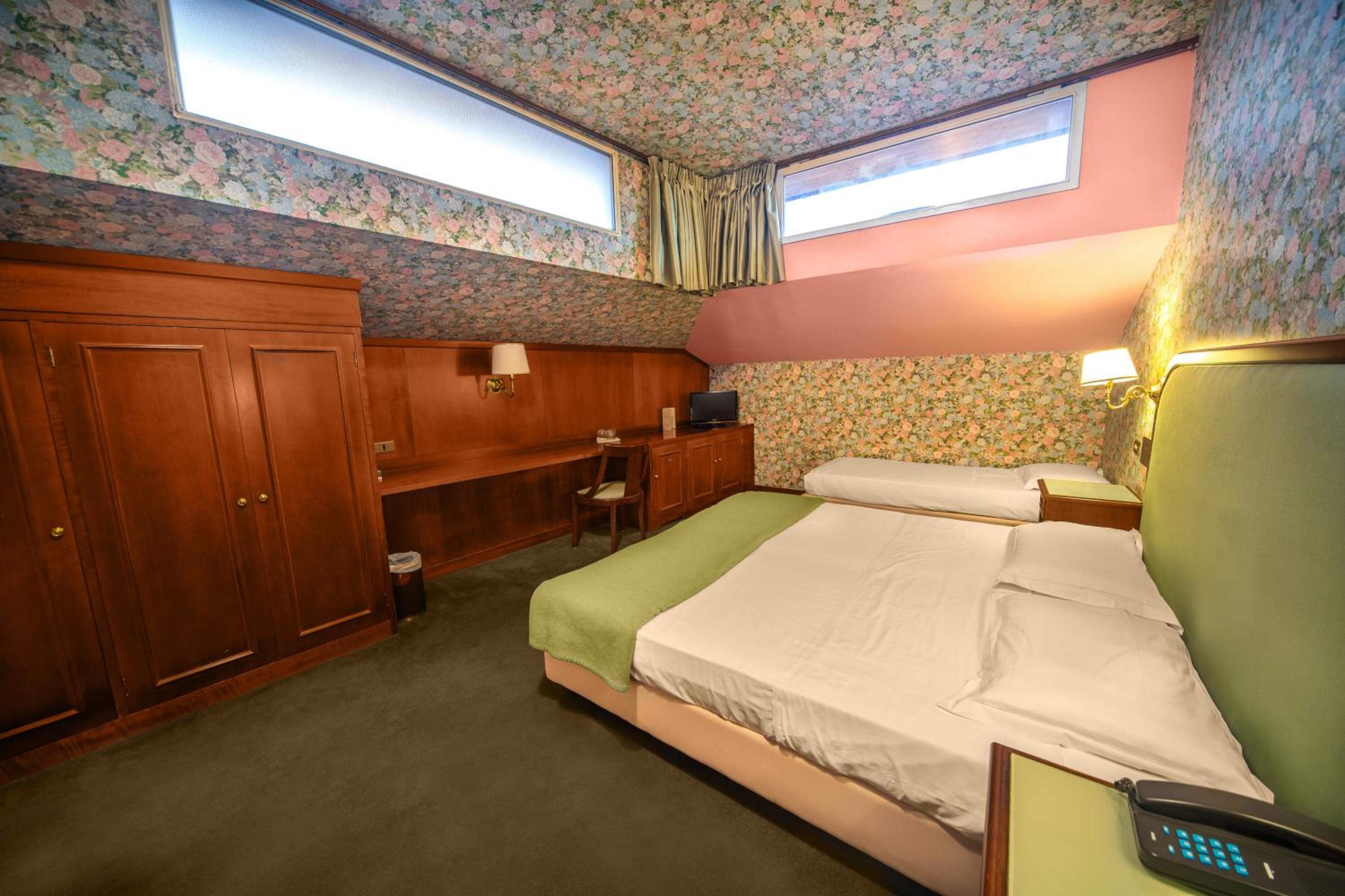 Basic Triple Room photo 2