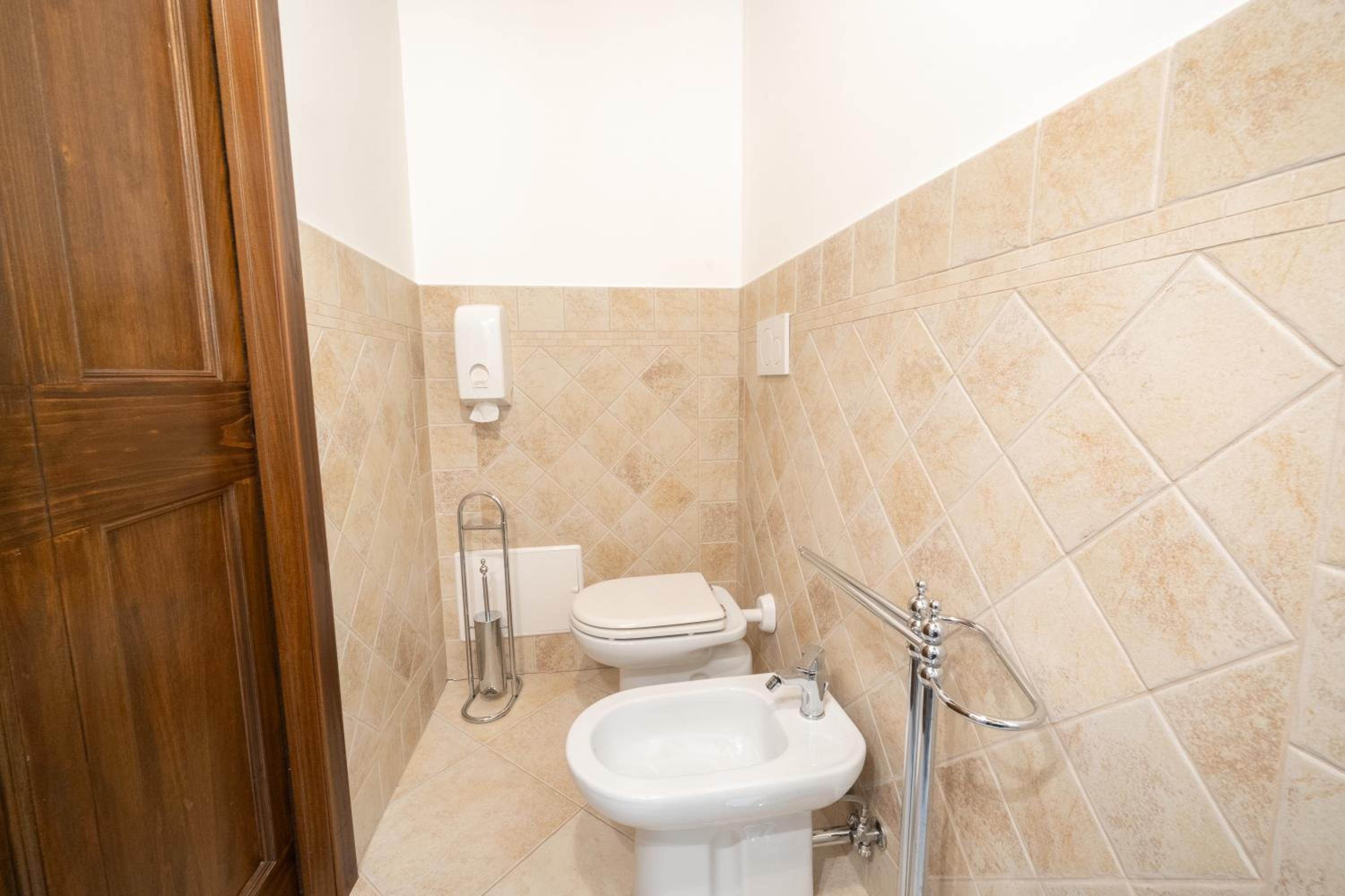 Deluxe Double Room with Balcony photo 2