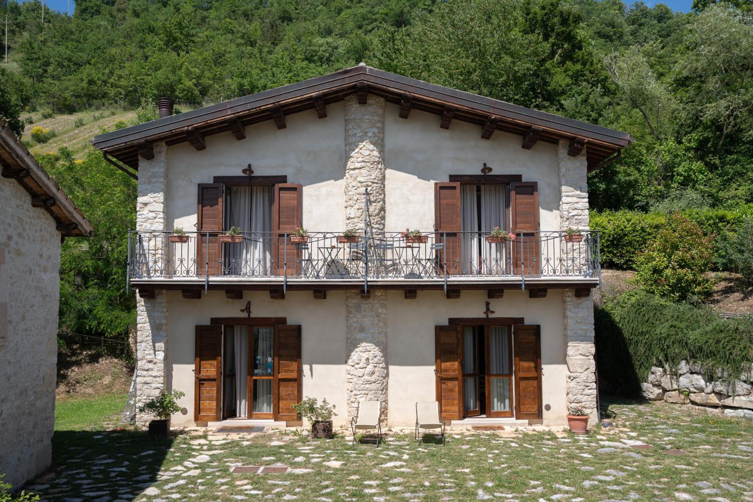Deluxe Double Room with Balcony photo 3