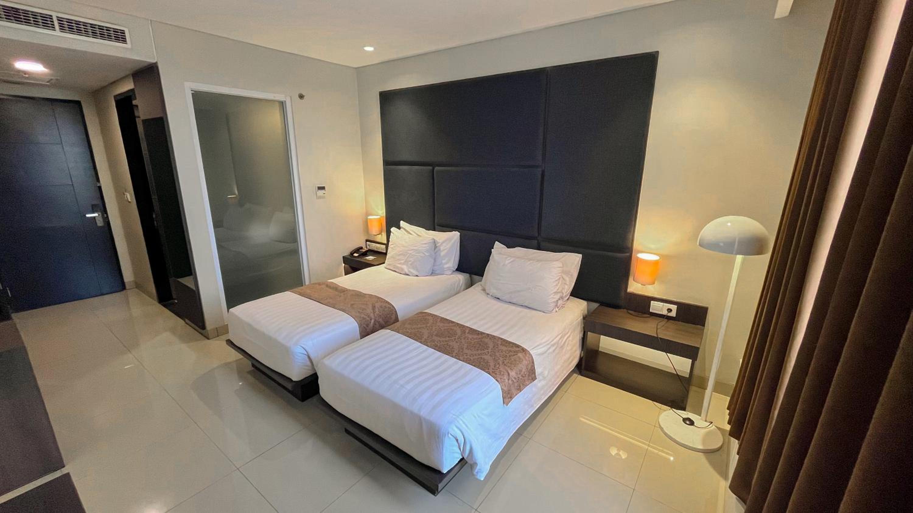 Deluxe Twin 2 Single Beds photo 2