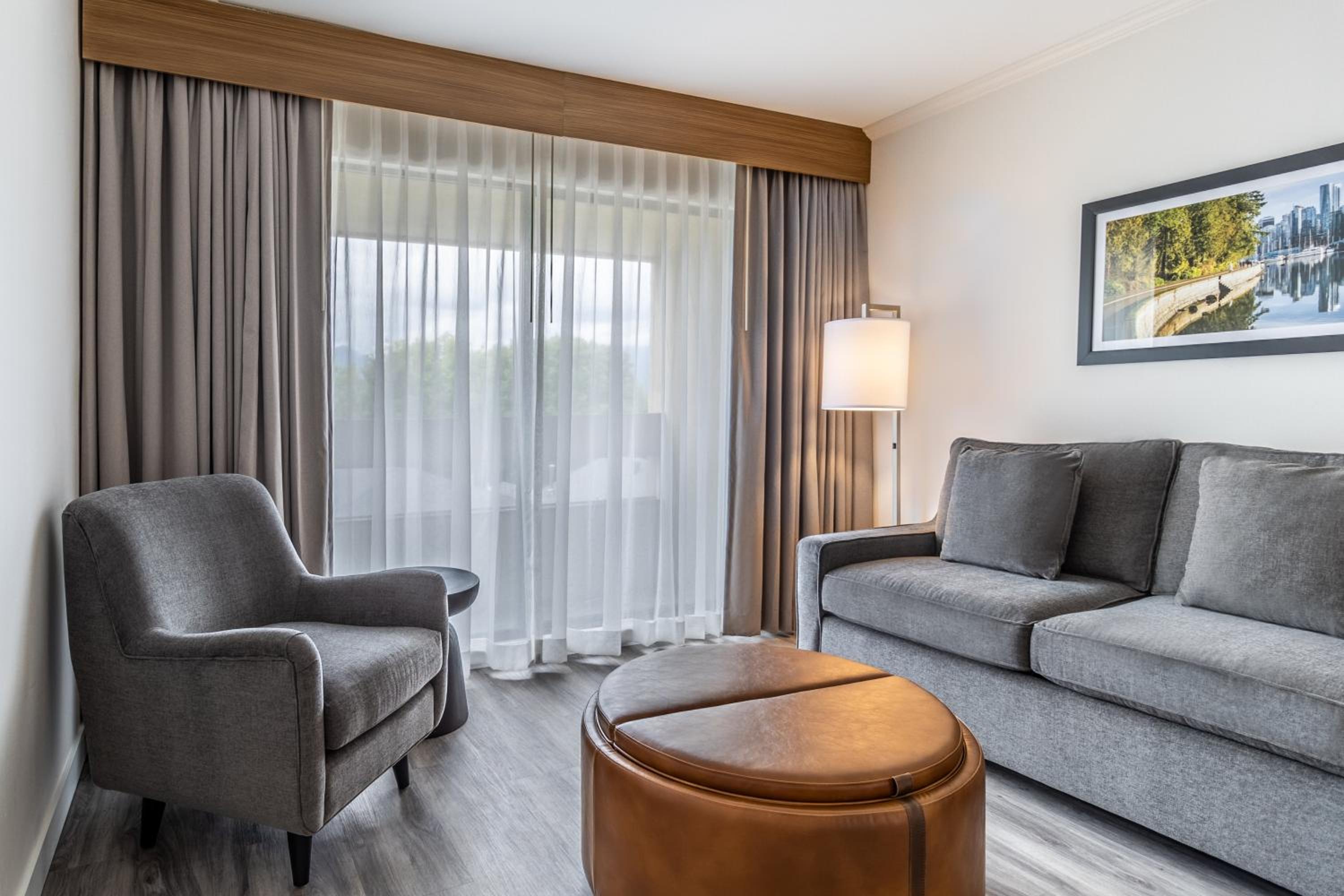 King Suite w/kitchenette & Sofa Bed - Photo 20