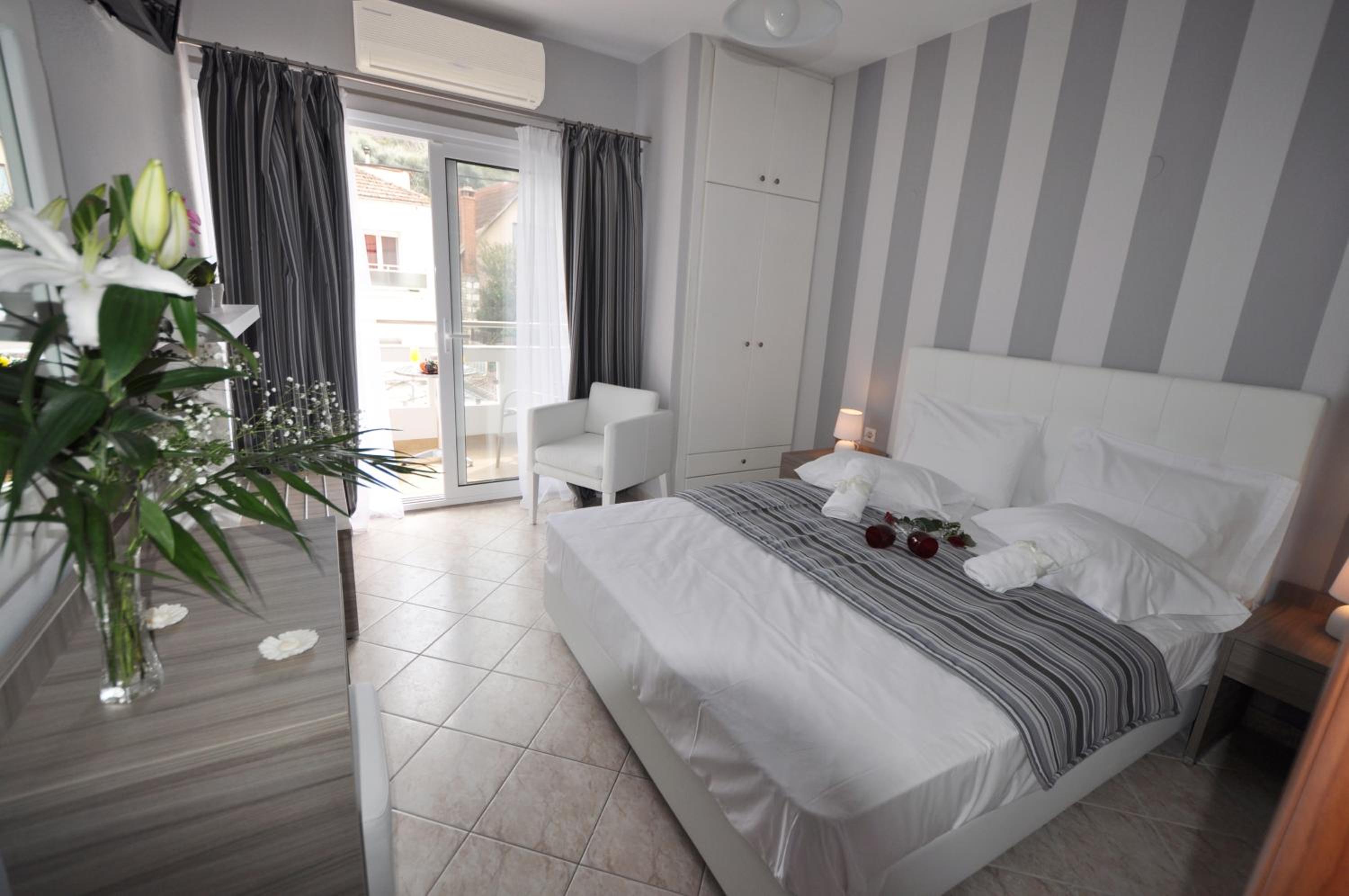 Apartment - Photo 2