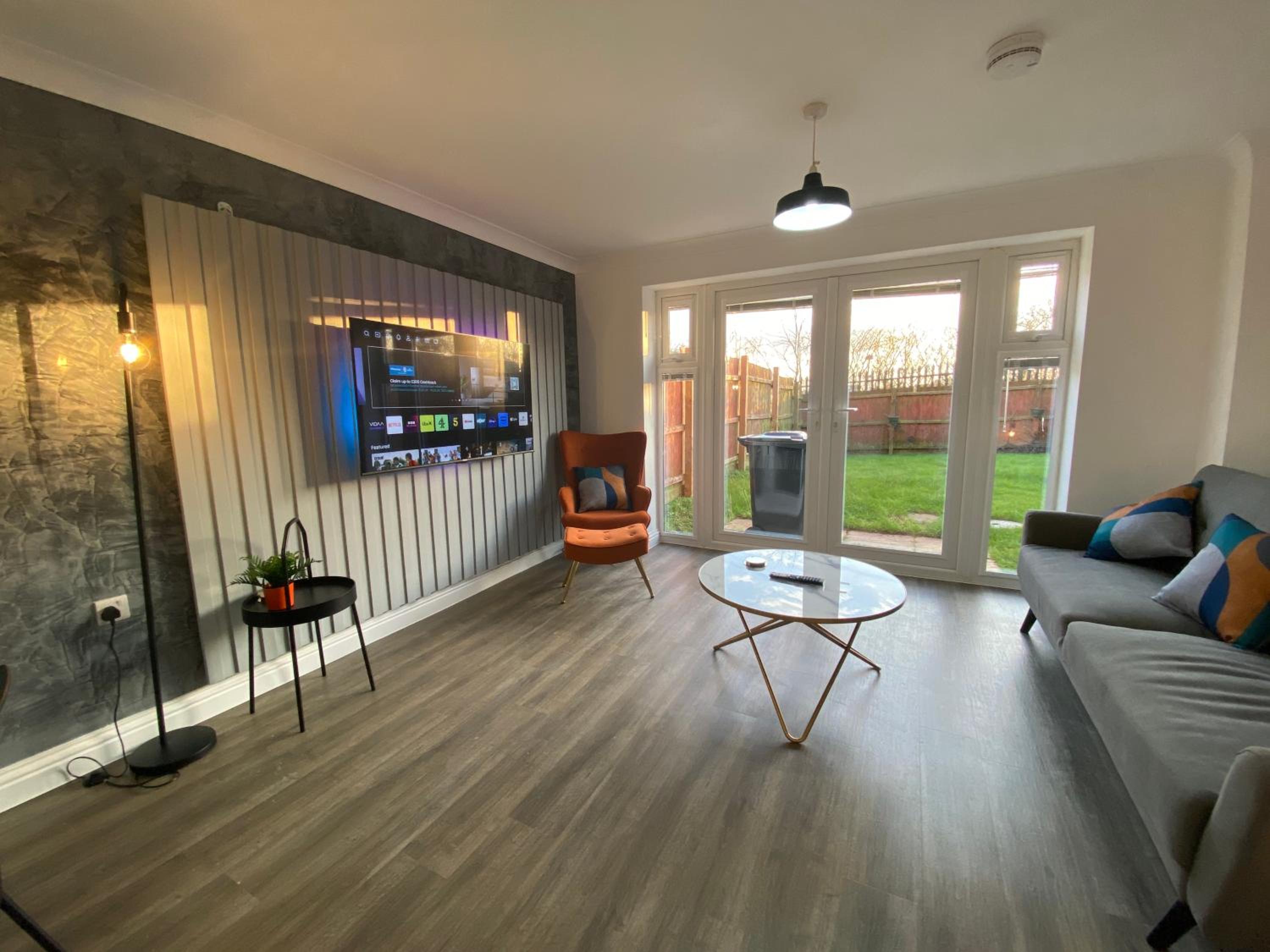 Three-Bedroom House photo 3