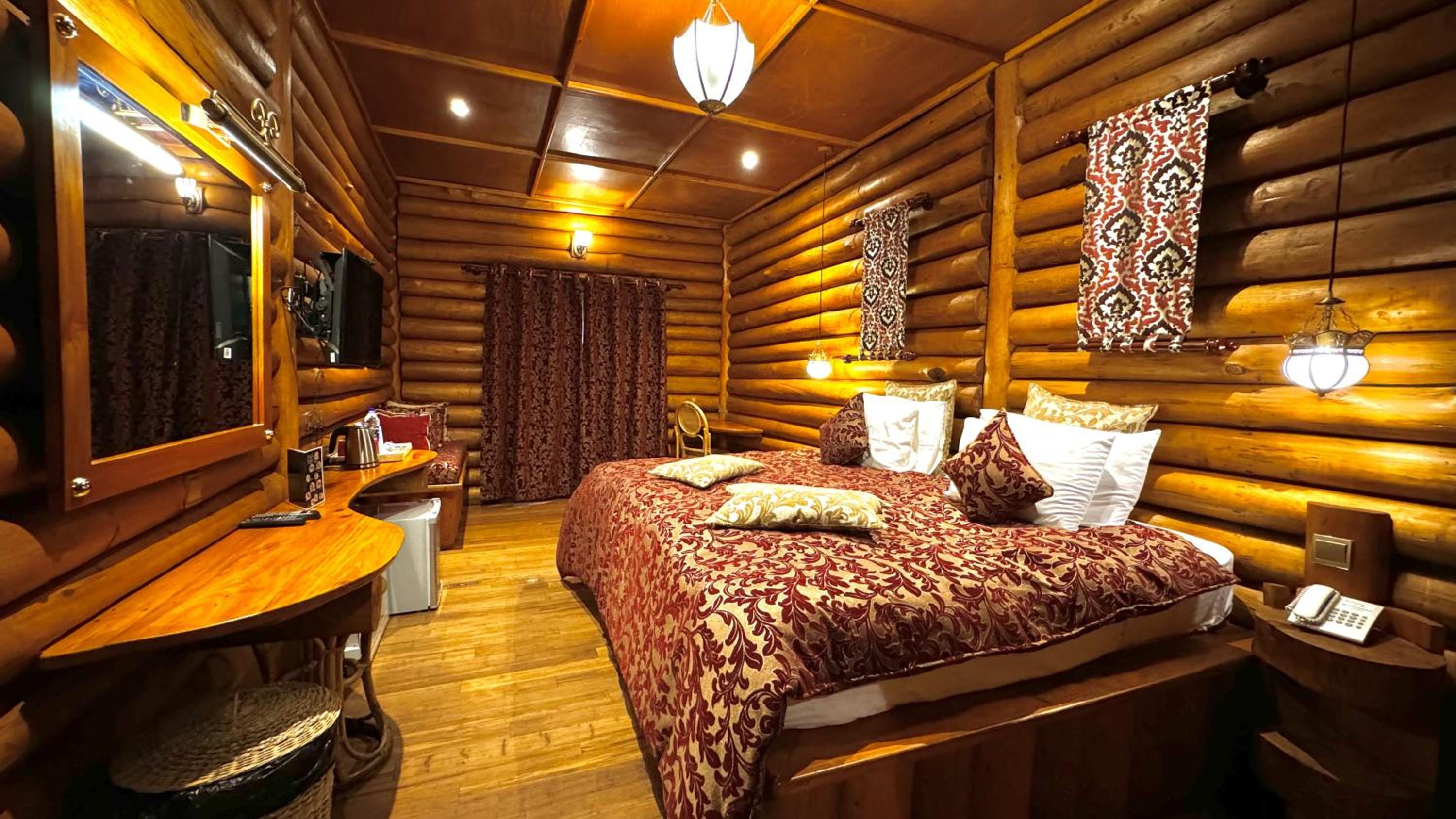 Deluxe Double Room (2 Adults + 1 Child) photo 1