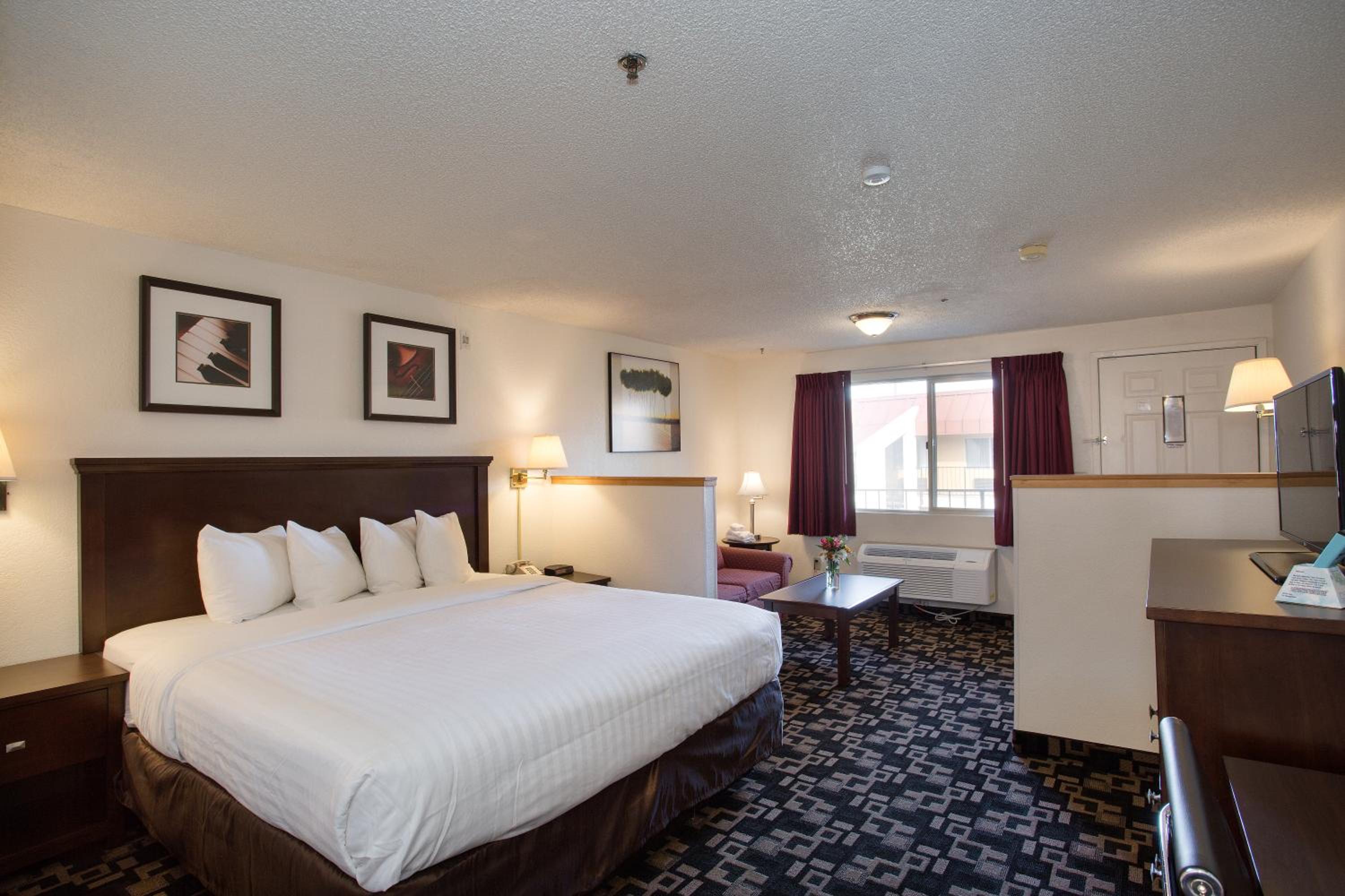 King Suite - Non-Smoking - Photo 1