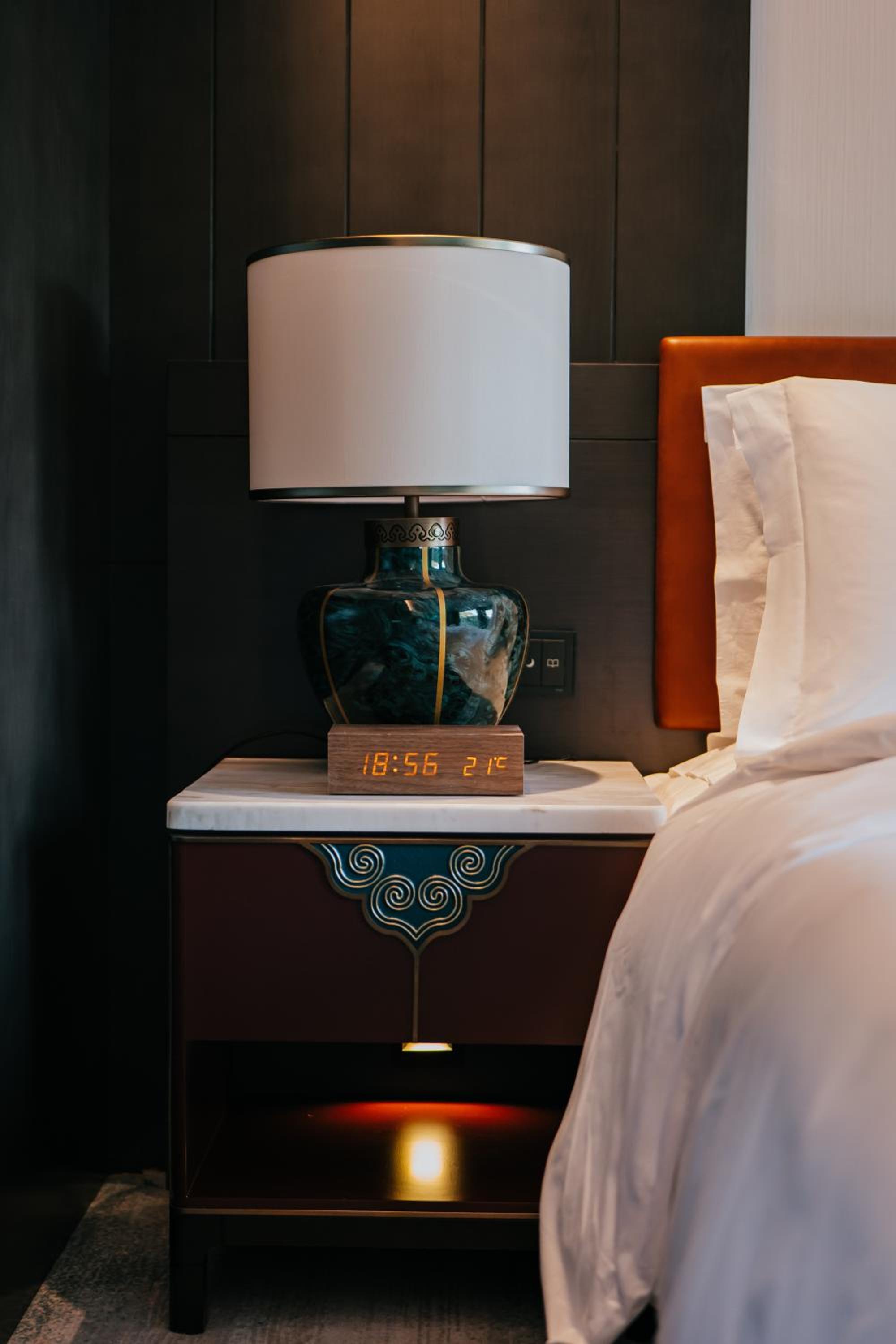 Premium Twin Room with Balcony - Club Lounge Access