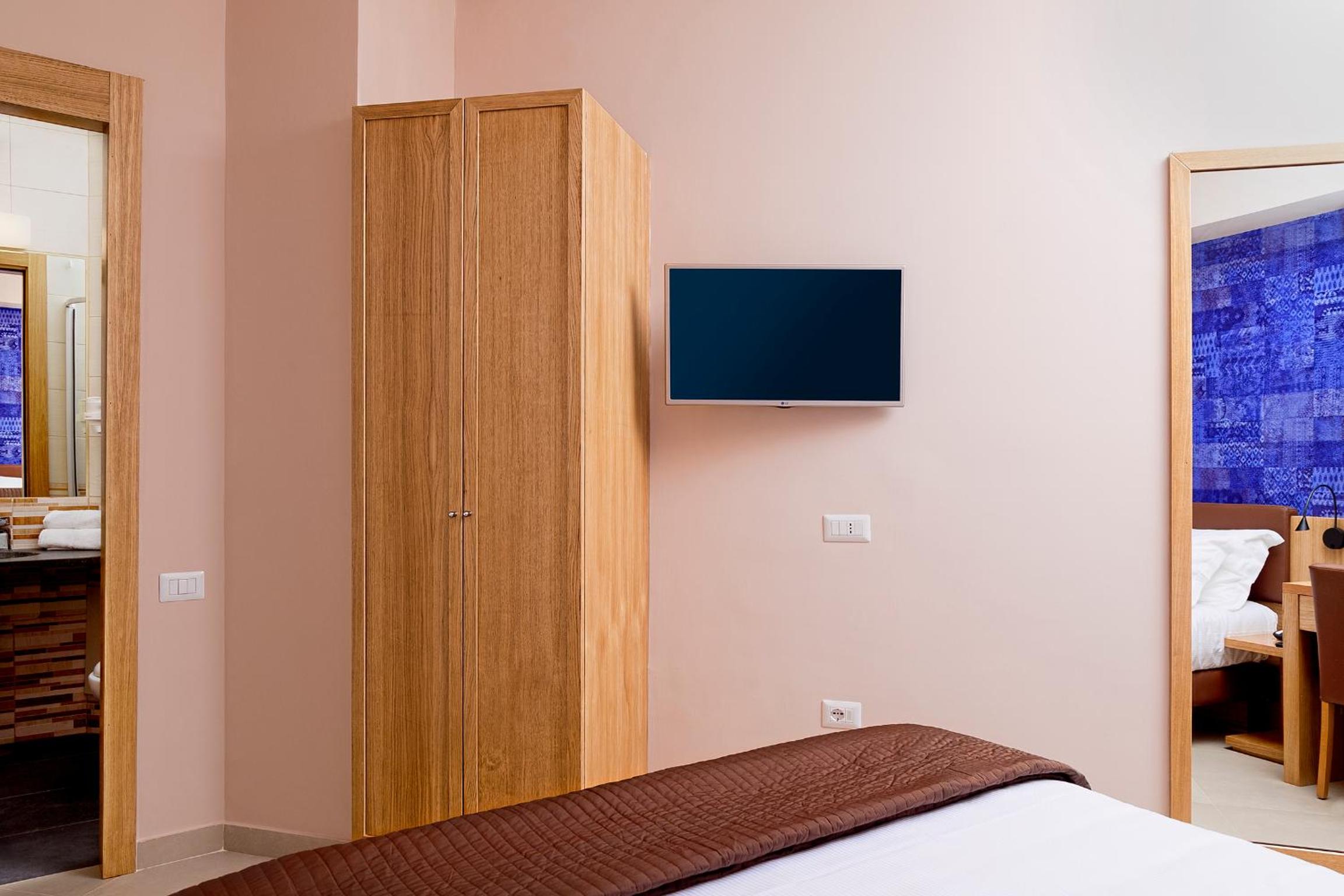 Double Room - Photo 32