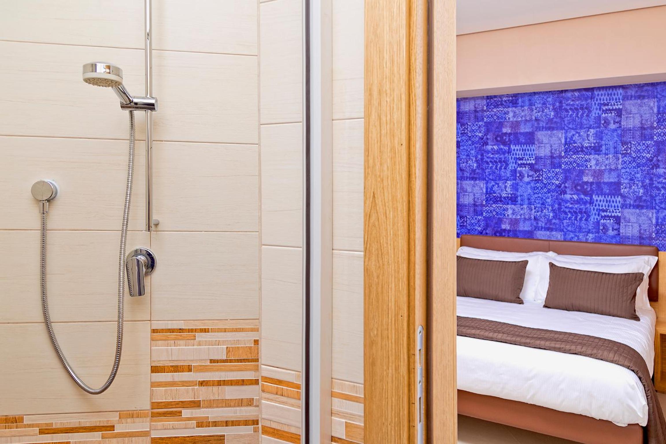 Double Room - Photo 16