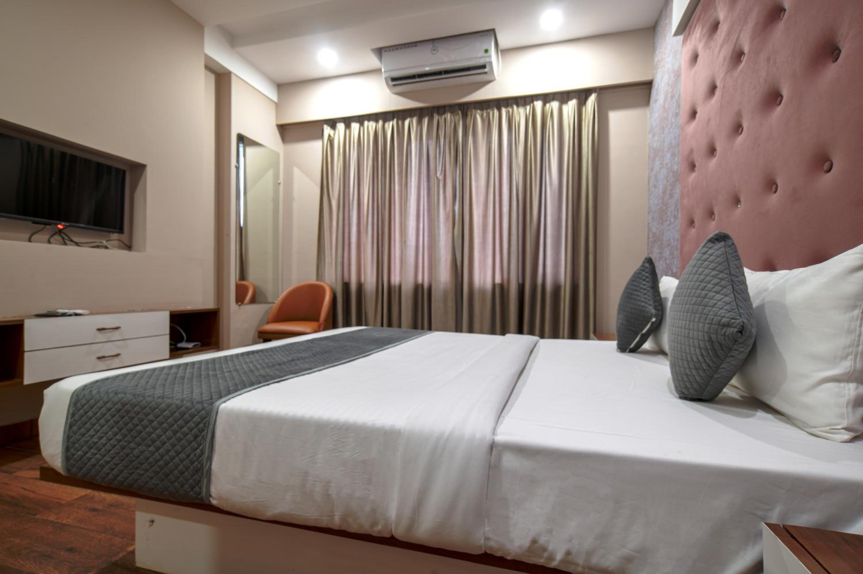 Deluxe Room - Photo 3