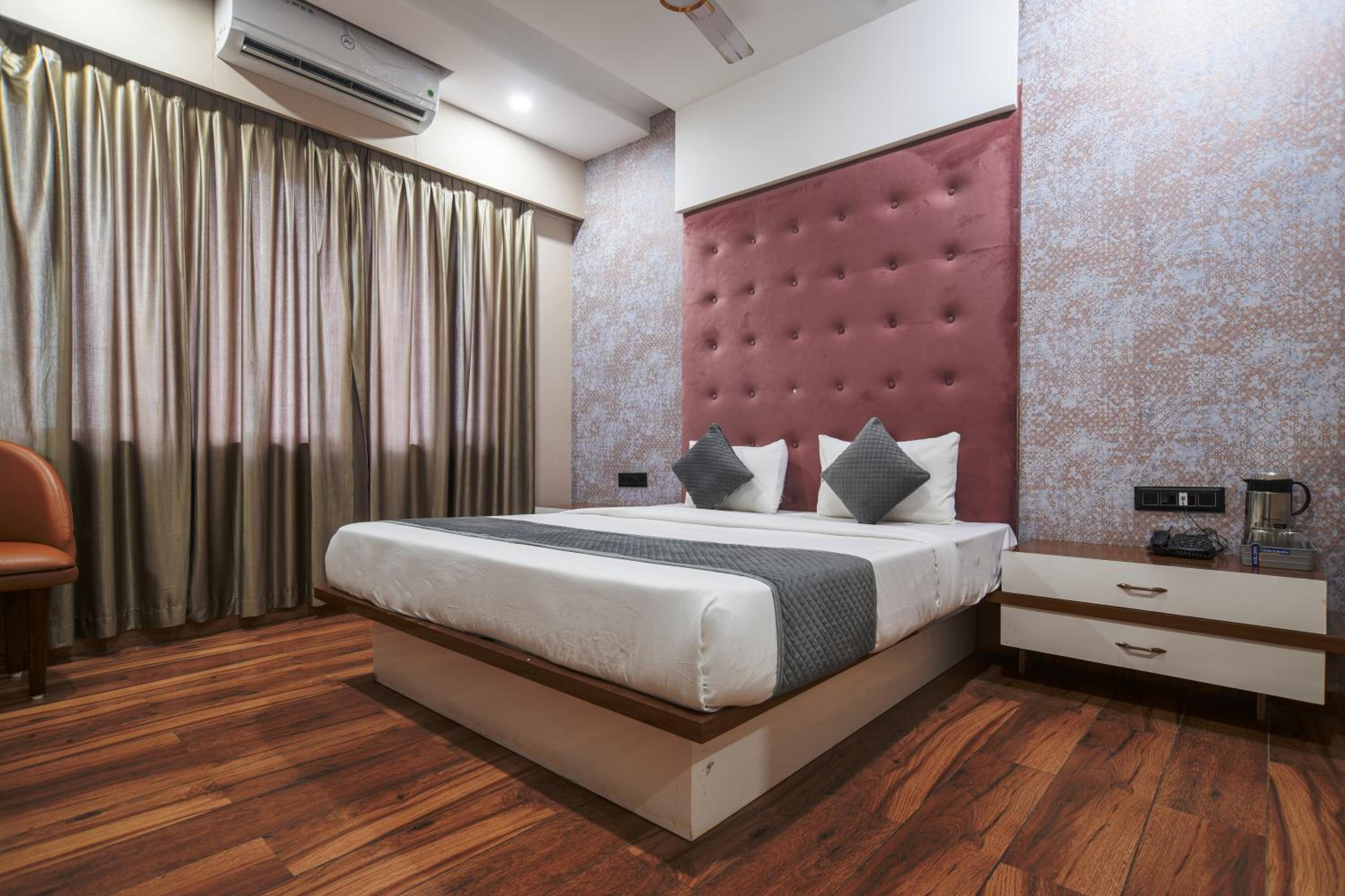 Deluxe Room - Photo 4