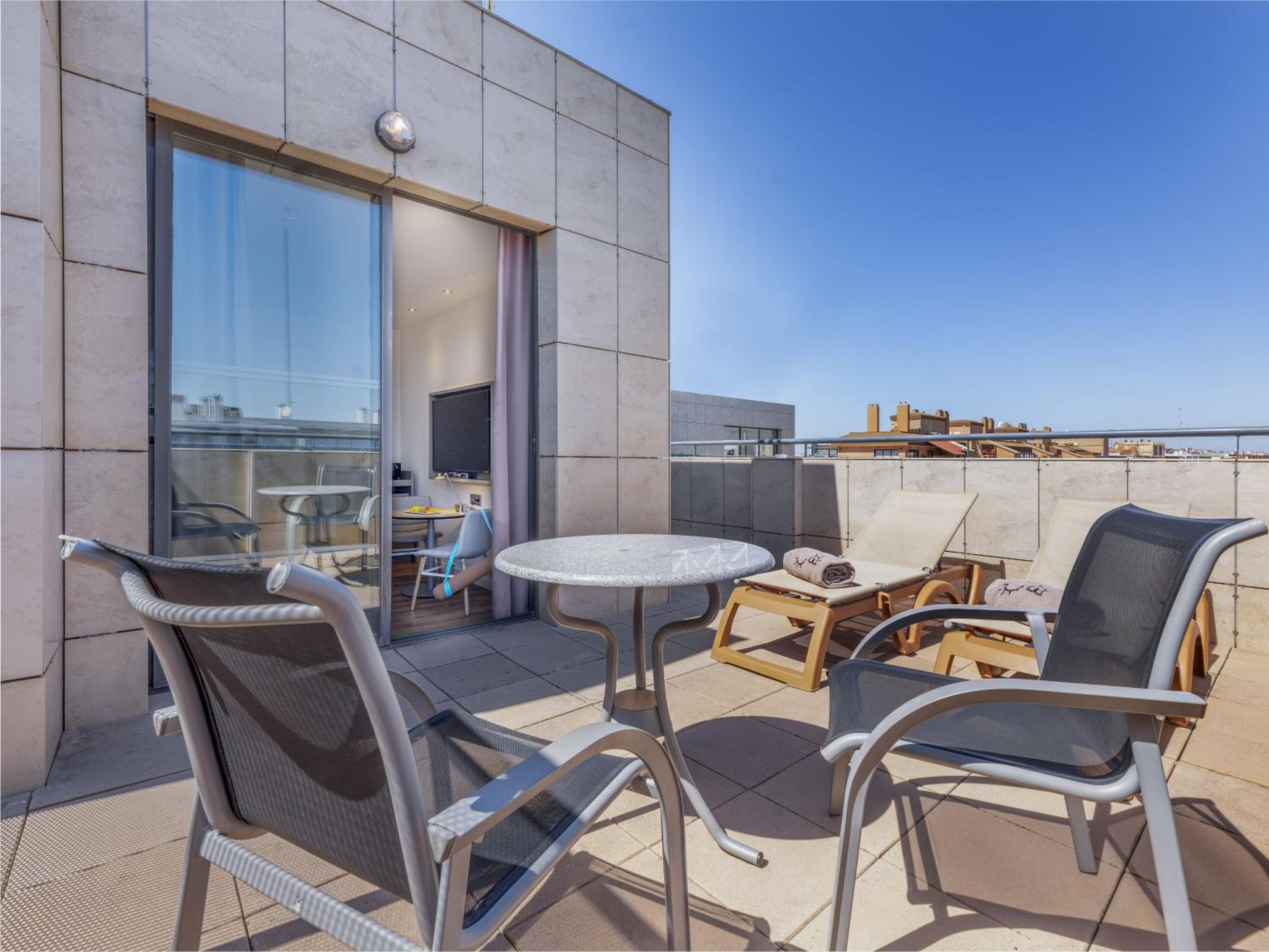 Premium Room With Terrace thumbnail 5