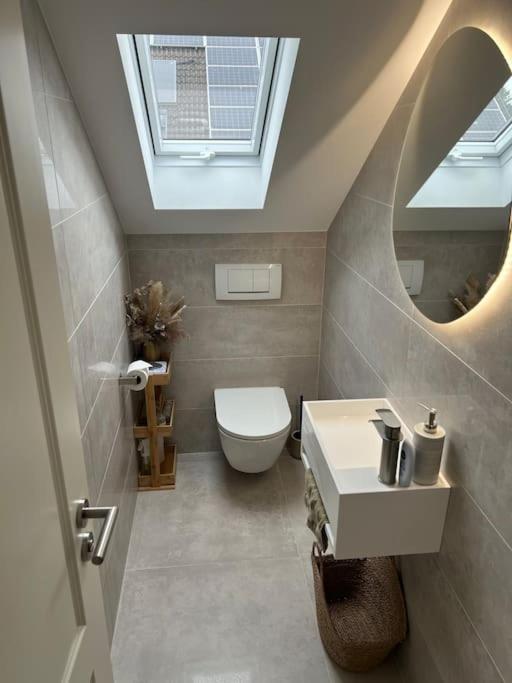 Three-Bedroom Apartment with Balcony photo 3