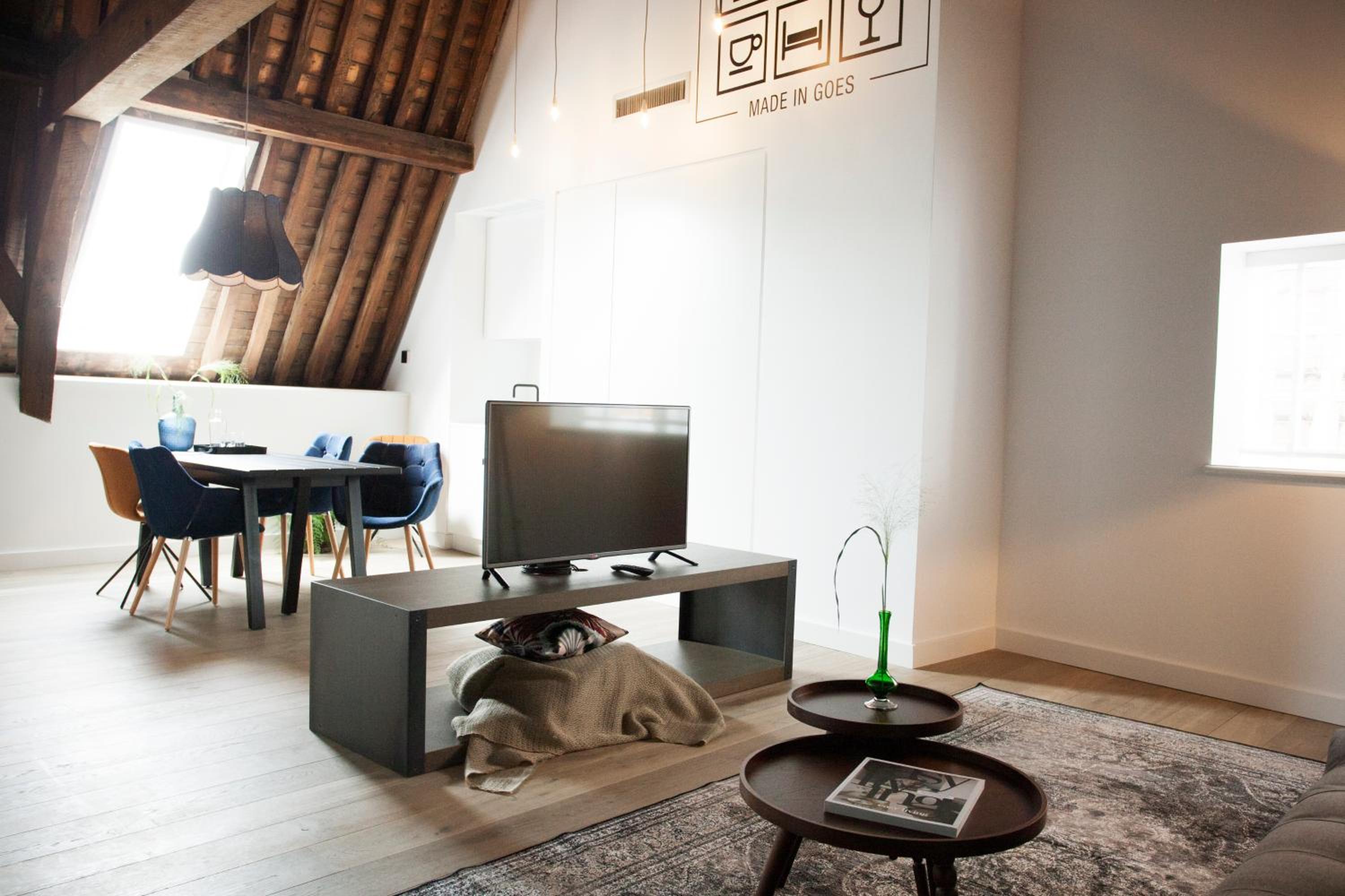 Suite - Photo 3