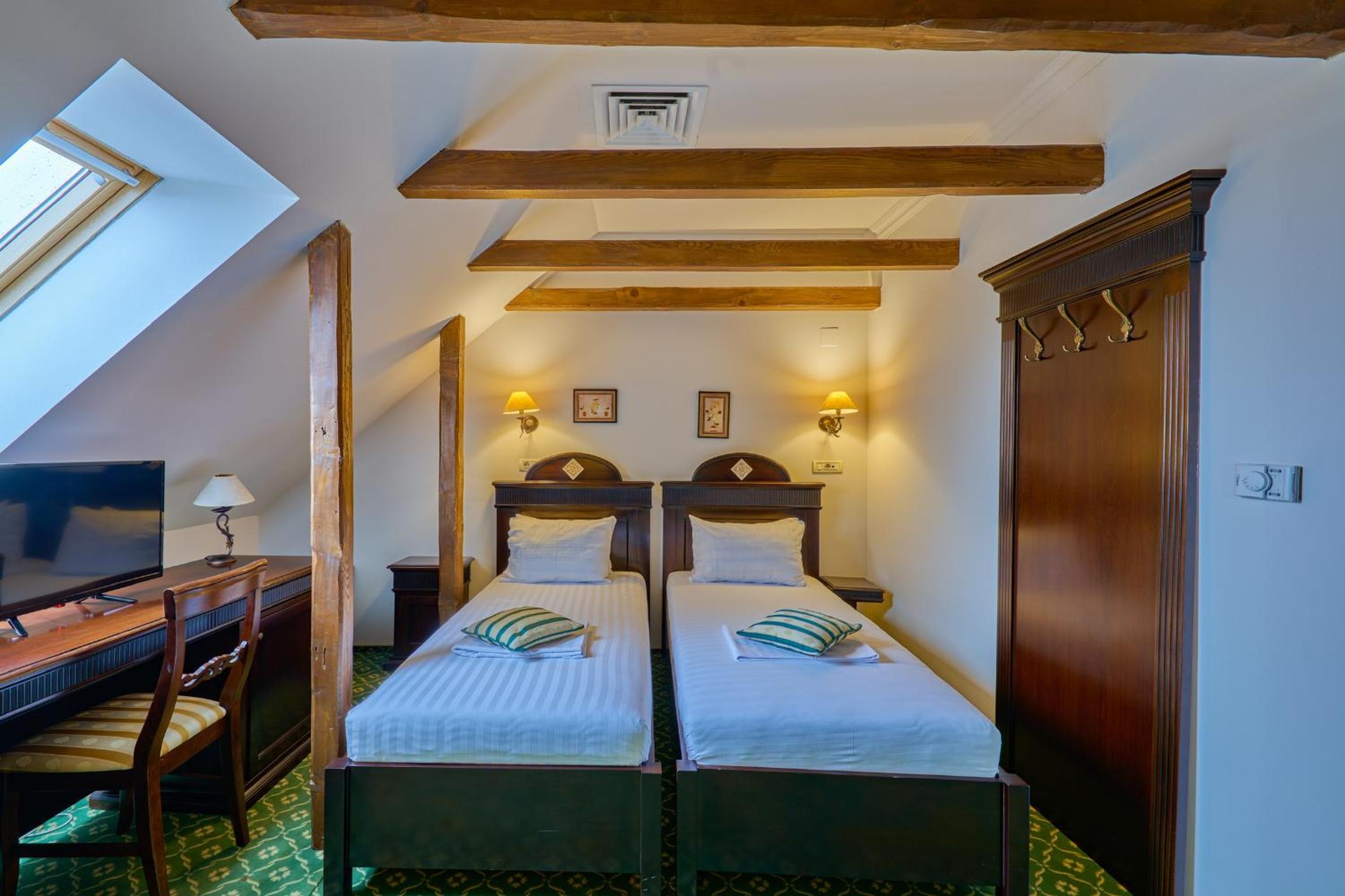 Twin Room - Photo 5