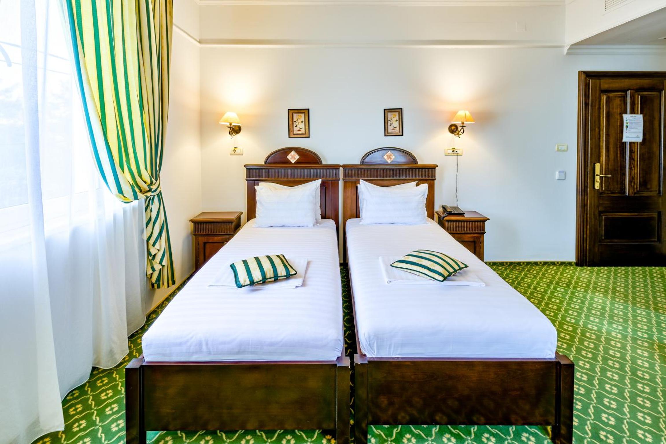 Twin Room - Photo 2