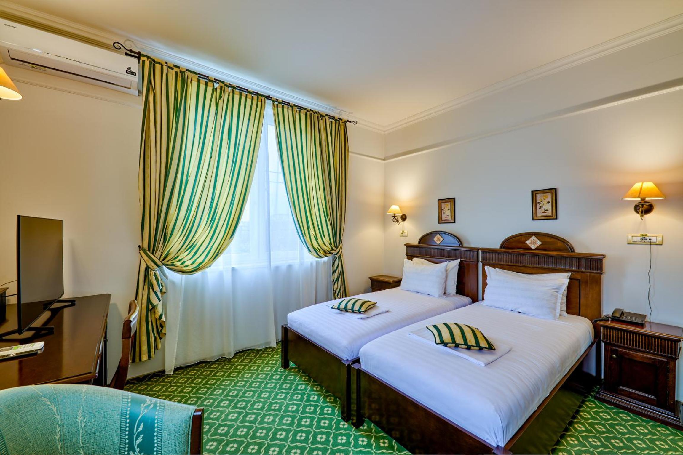Twin Room - Photo 3