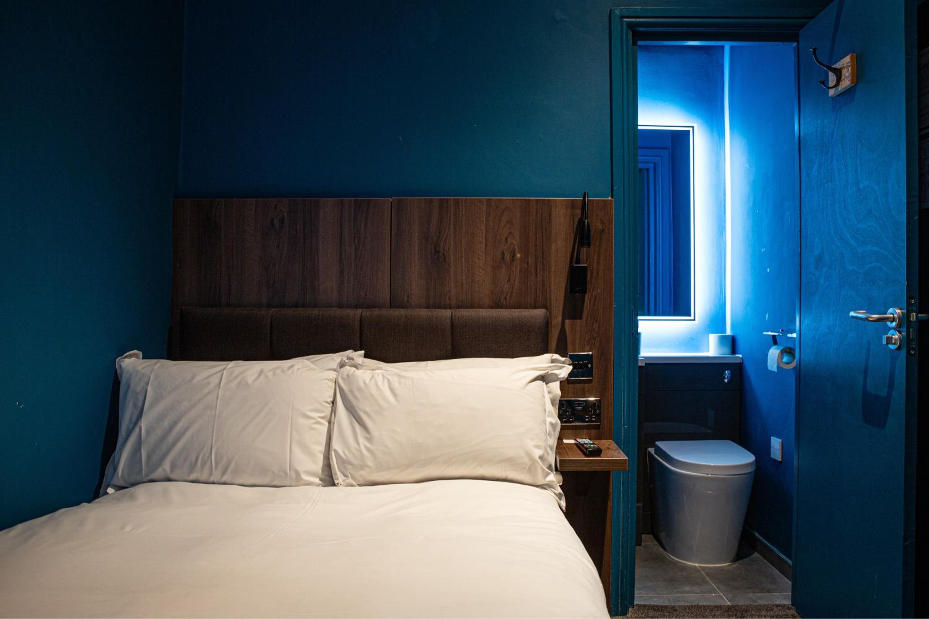 Single Room with Private Bathroom photo 1