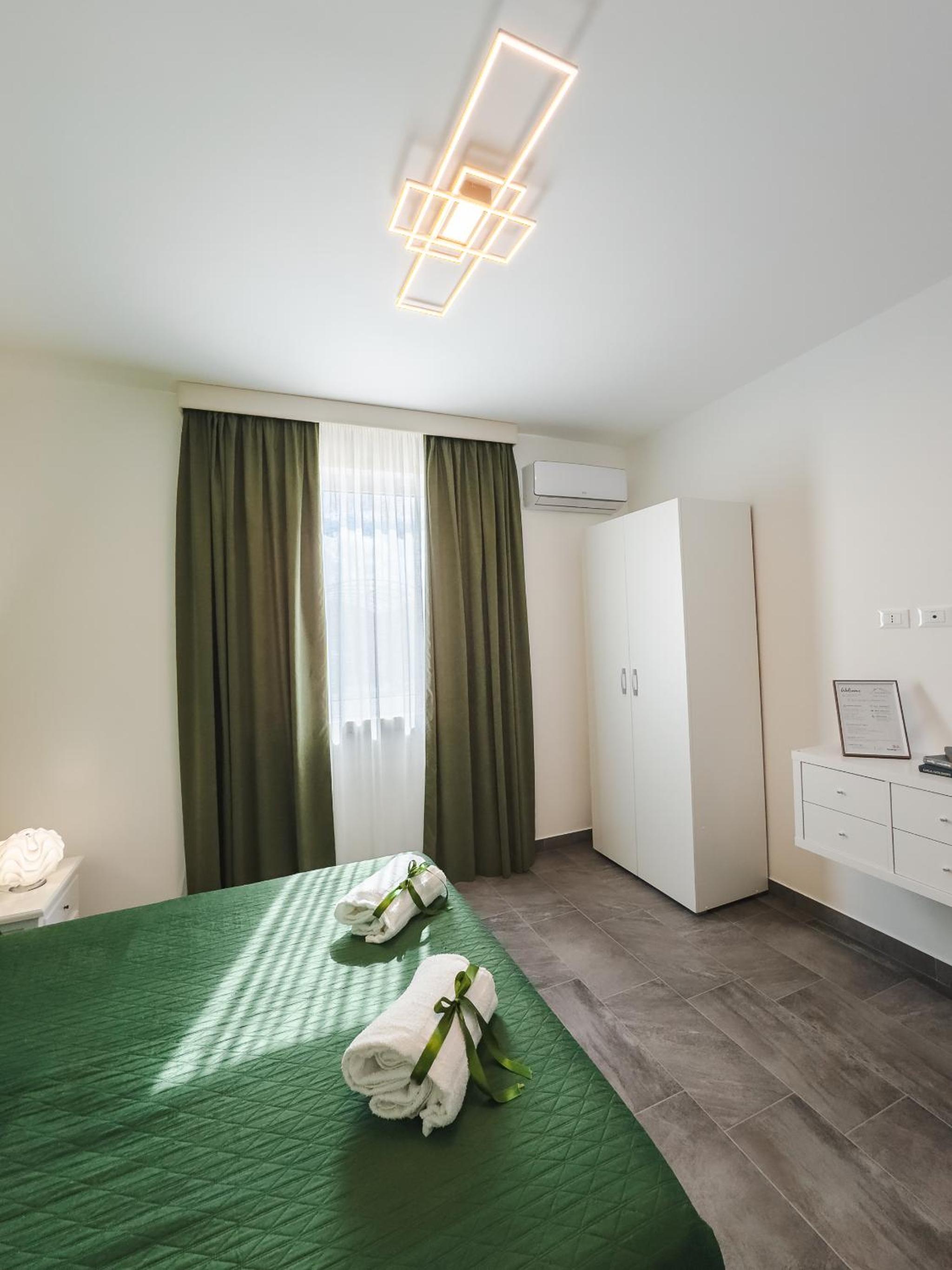 One-Bedroom House - Photo 16