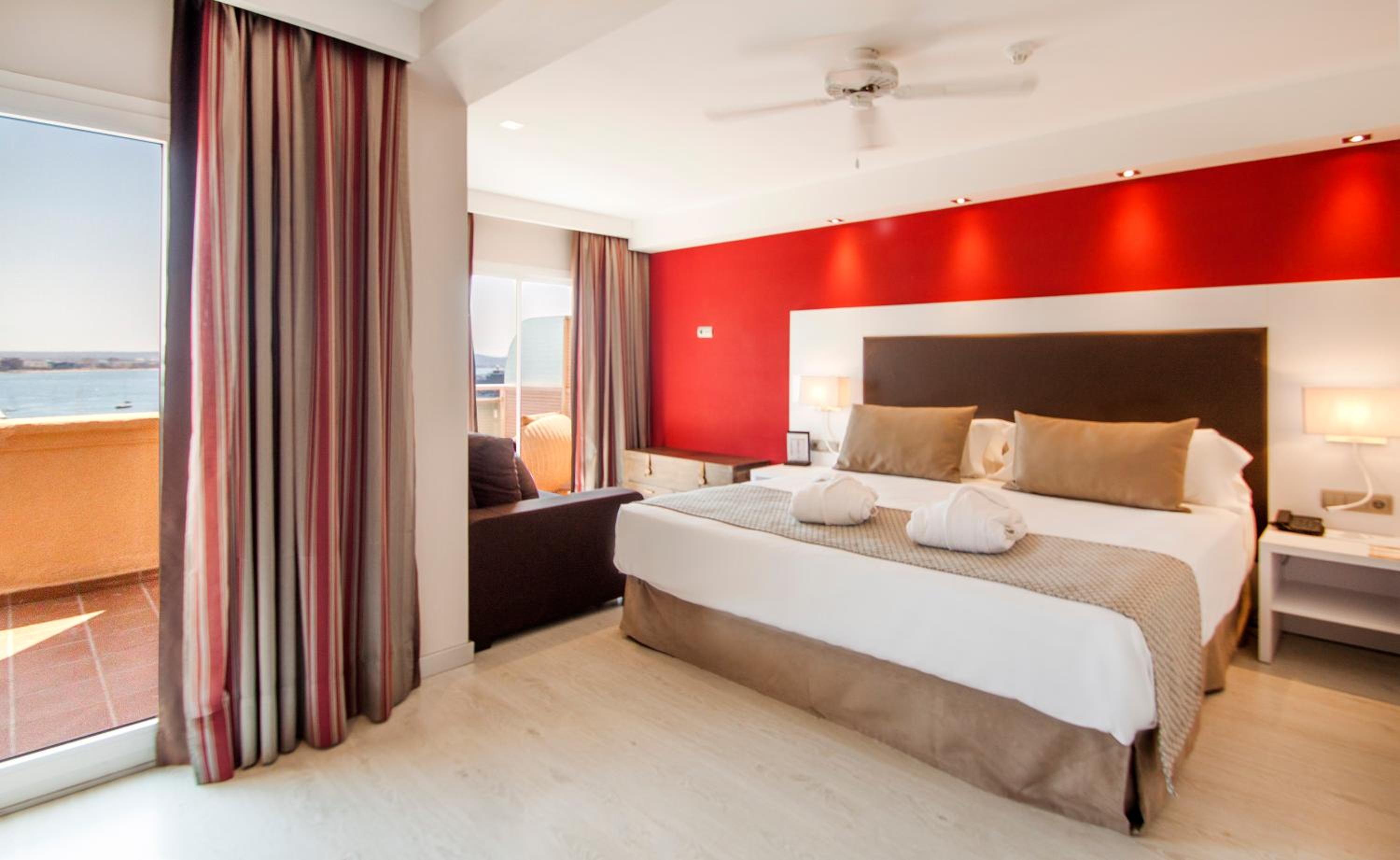 Junior Suite with Private Pool and Sea View - Photo 4