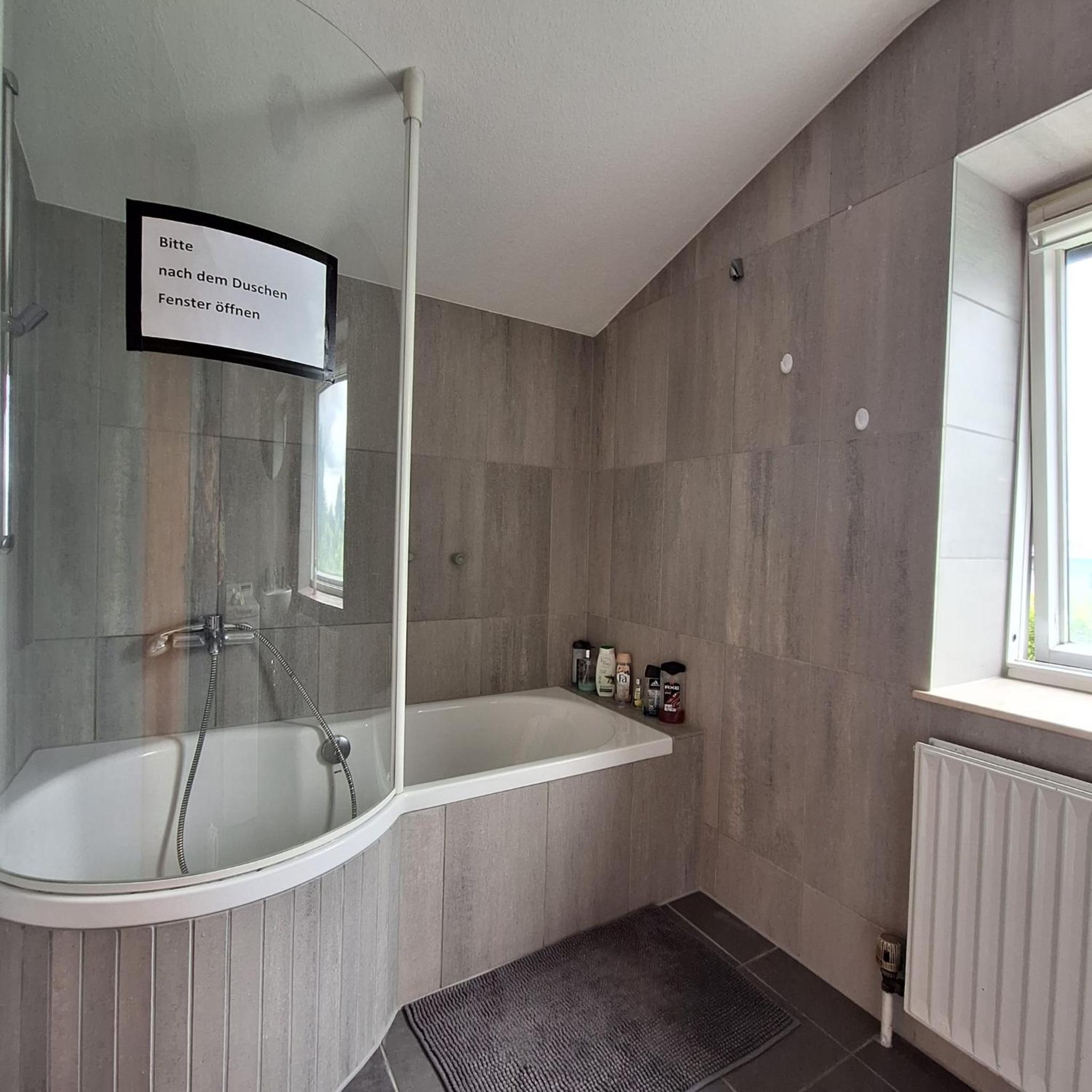 Double Room with Shared Bathroom photo 2