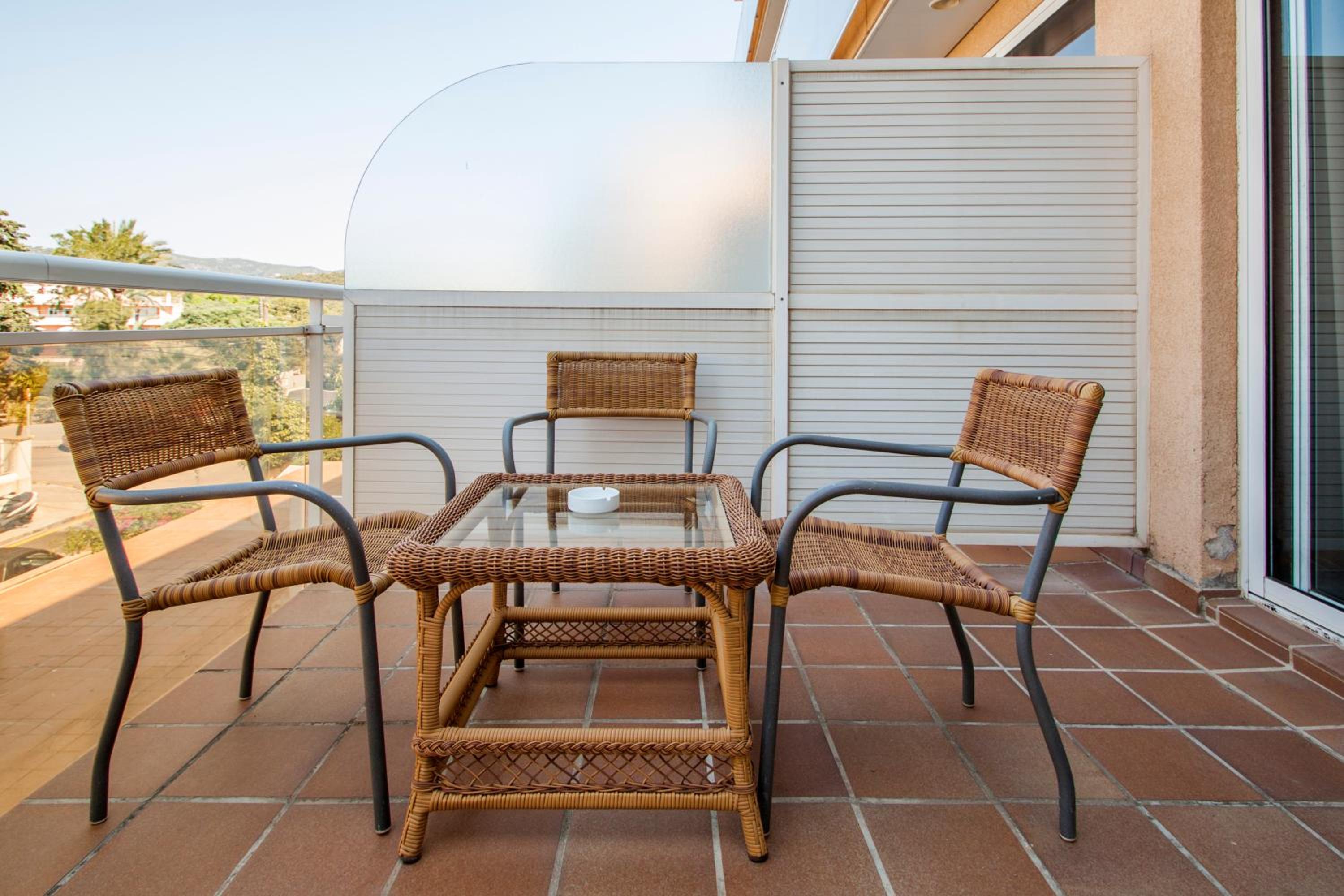 Triple Room With Sea View (2 Adults + 1 Child) - Photo 2