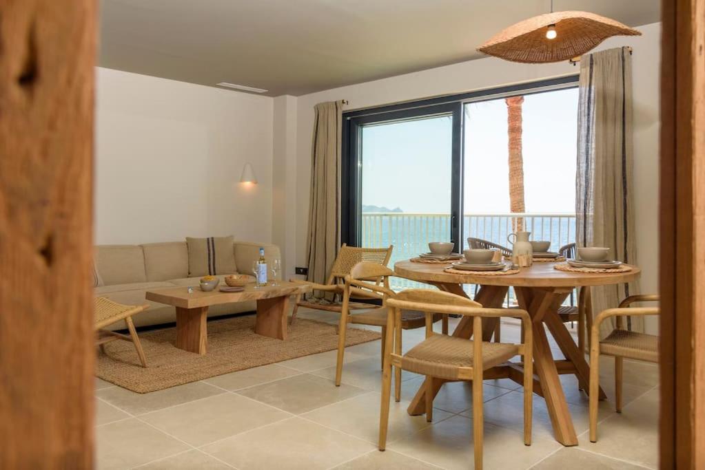 Two-Bedroom Deluxe Apartment with Ocean View photo 3