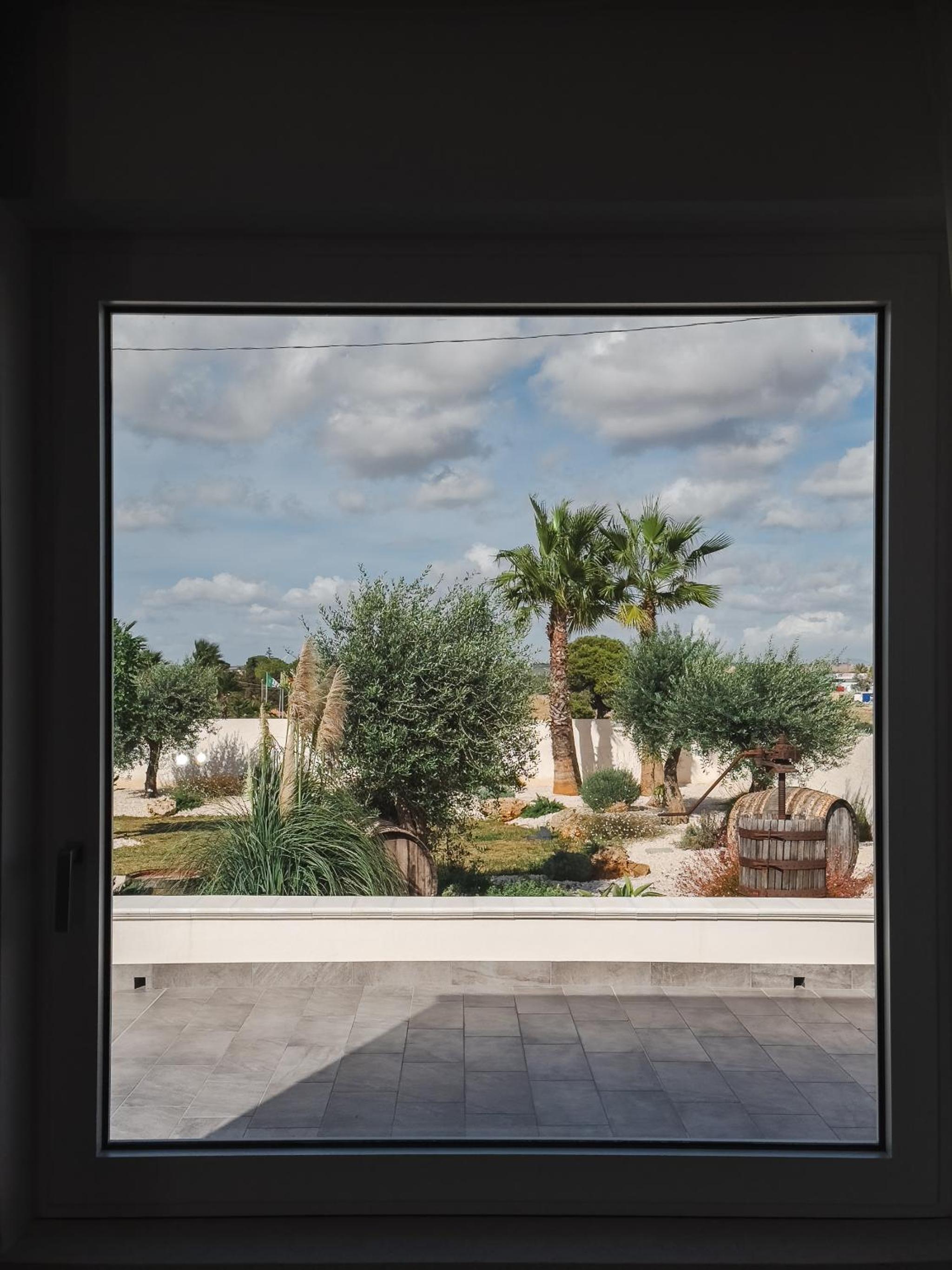 One-Bedroom House - Photo 10